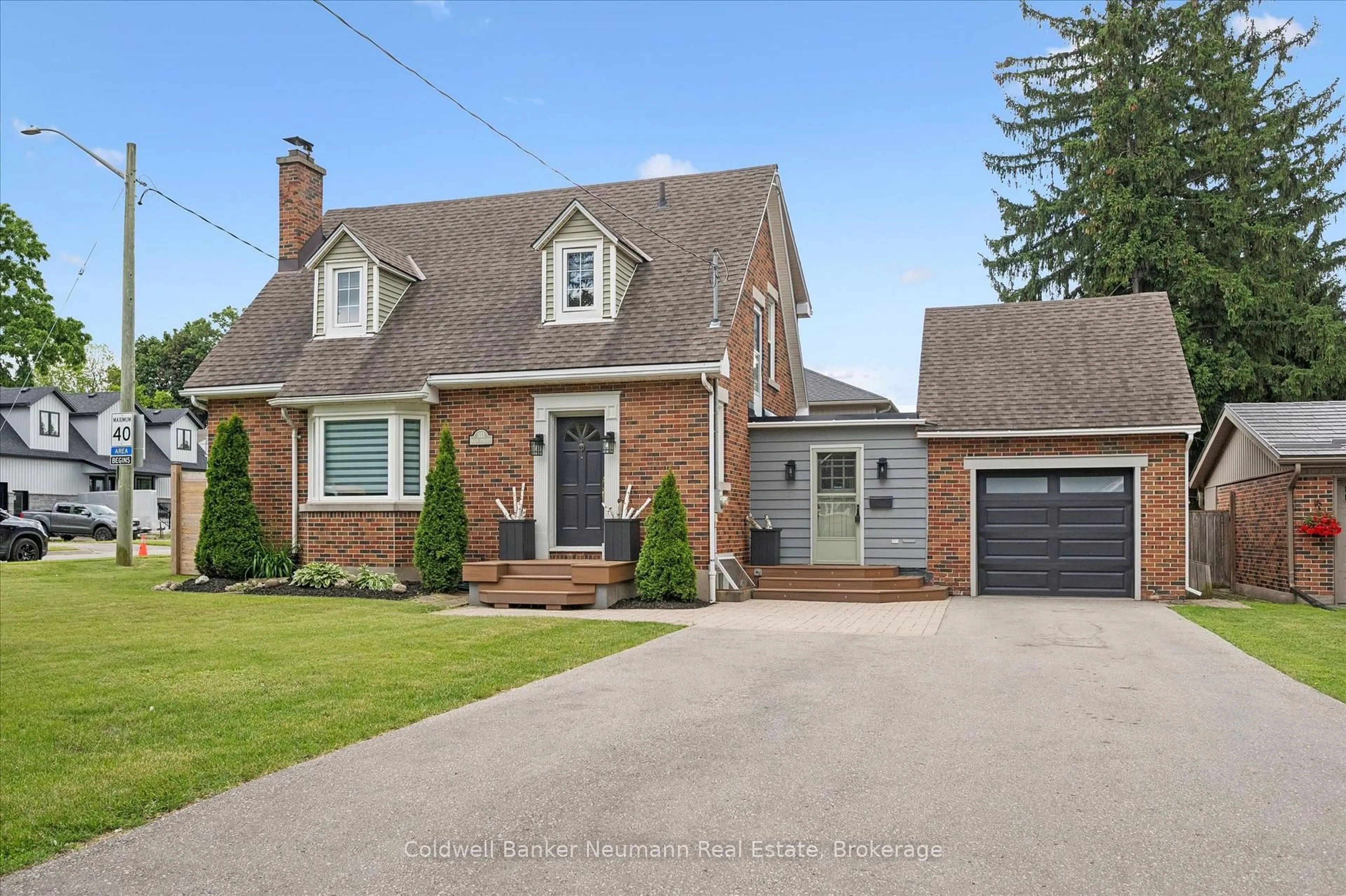 Home with brick exterior material, street for 331 Main St, Cambridge Ontario N1R 1Y4
