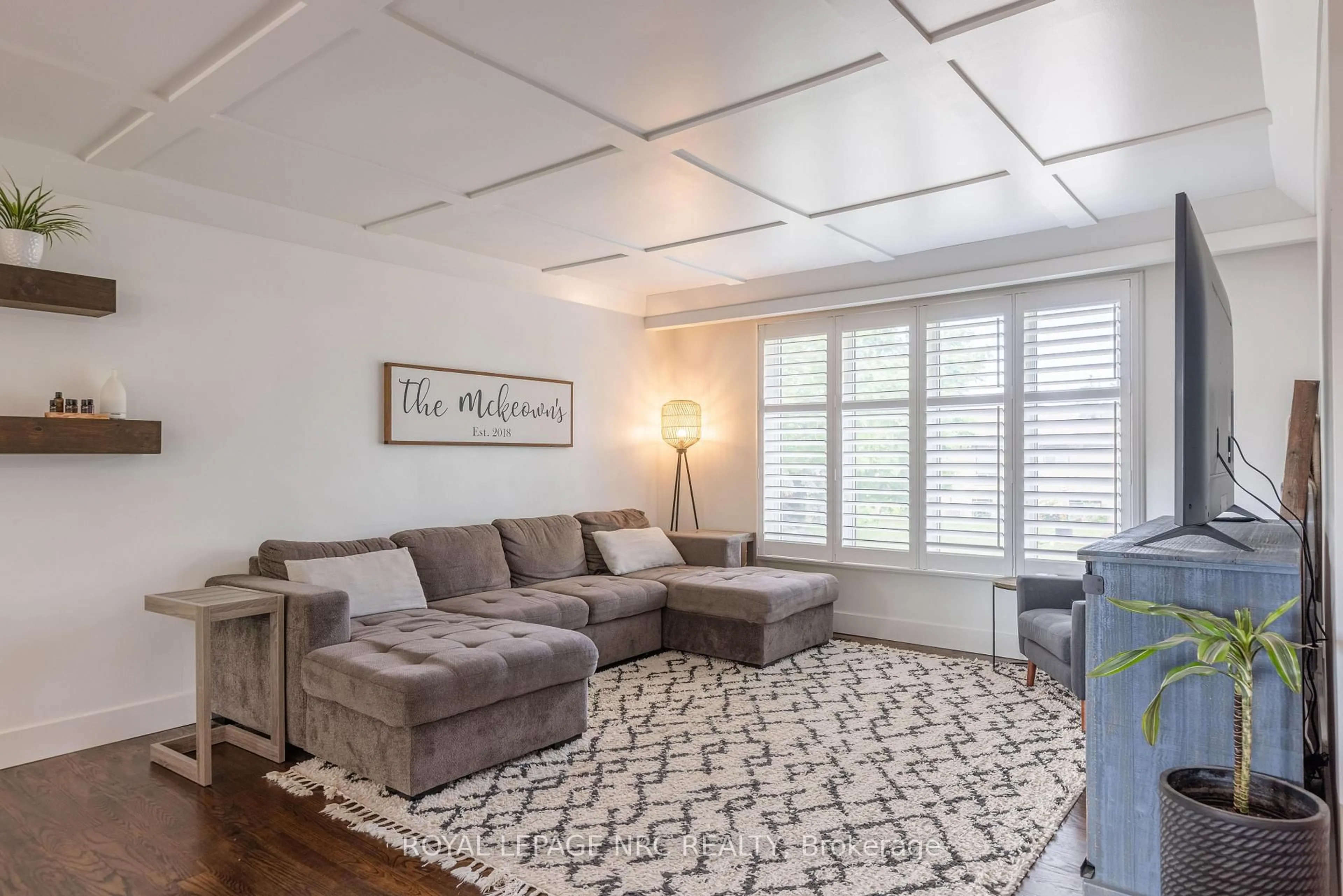 Living room with furniture, unknown for 13 Orlando Dr, St. Catharines Ontario L2N 6V5