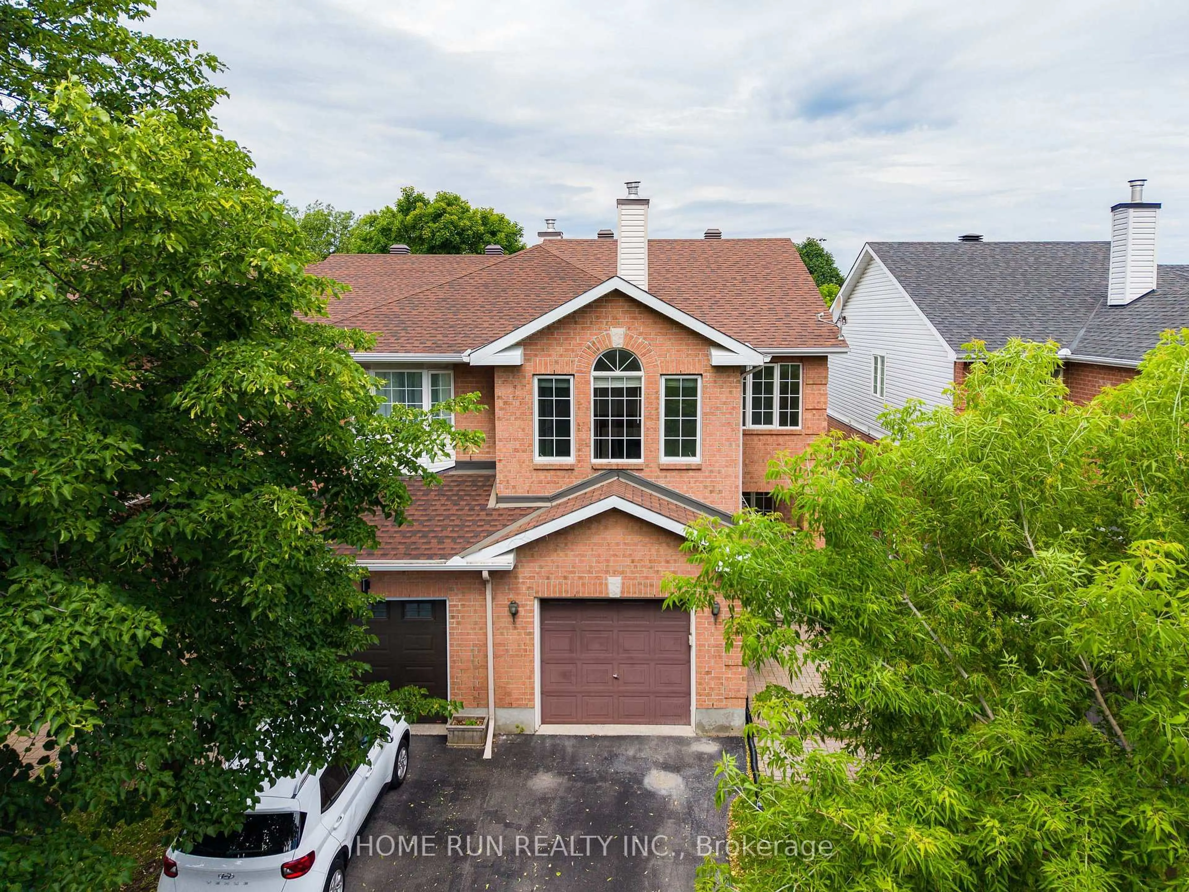 A pic from outside/outdoor area/front of a property/back of a property/a pic from drone, street for 14 COHEN Ave, Kanata Ontario K2L 4E9