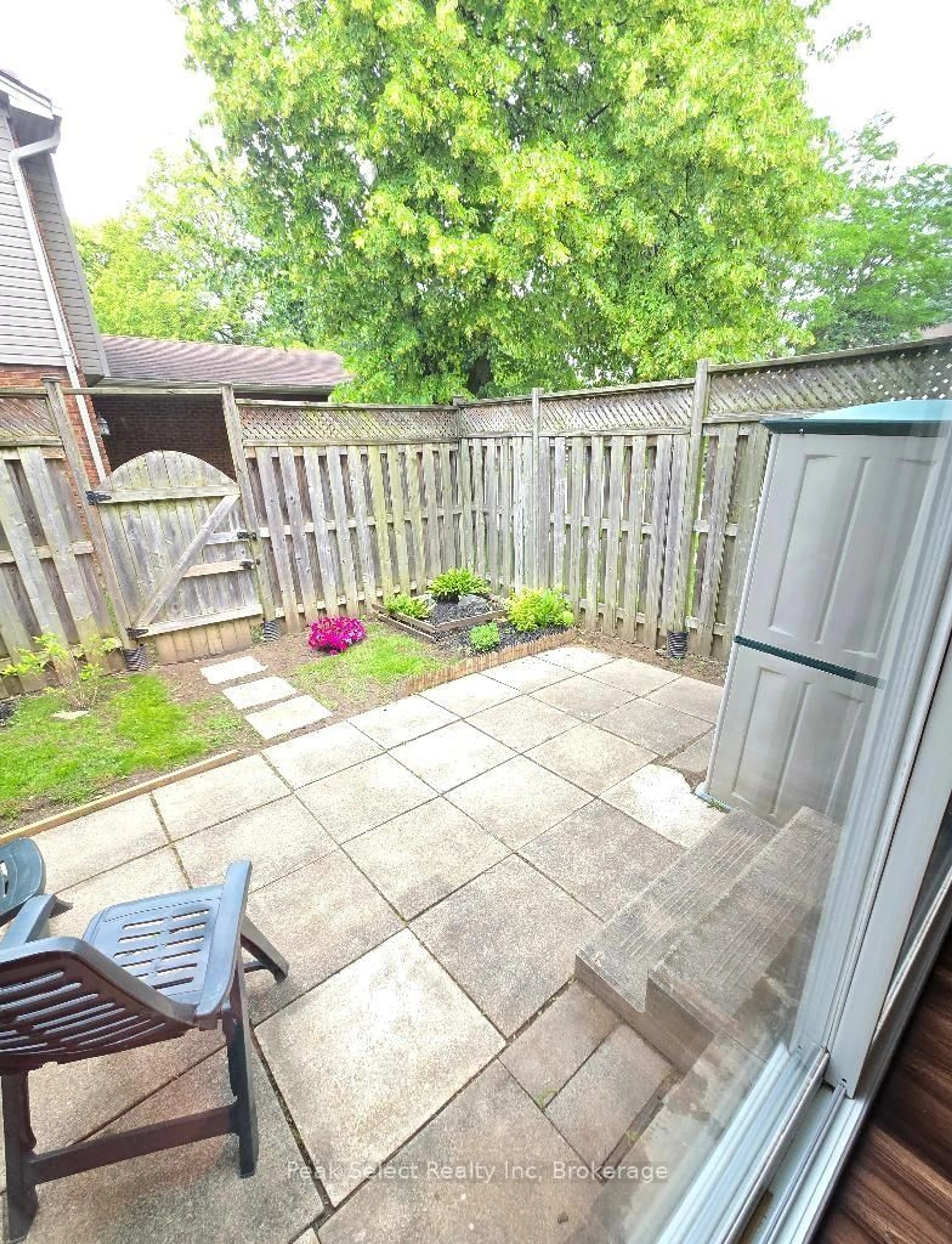 Patio, street for 1330 Jalna Blvd #118, London South Ontario N6E 2H7