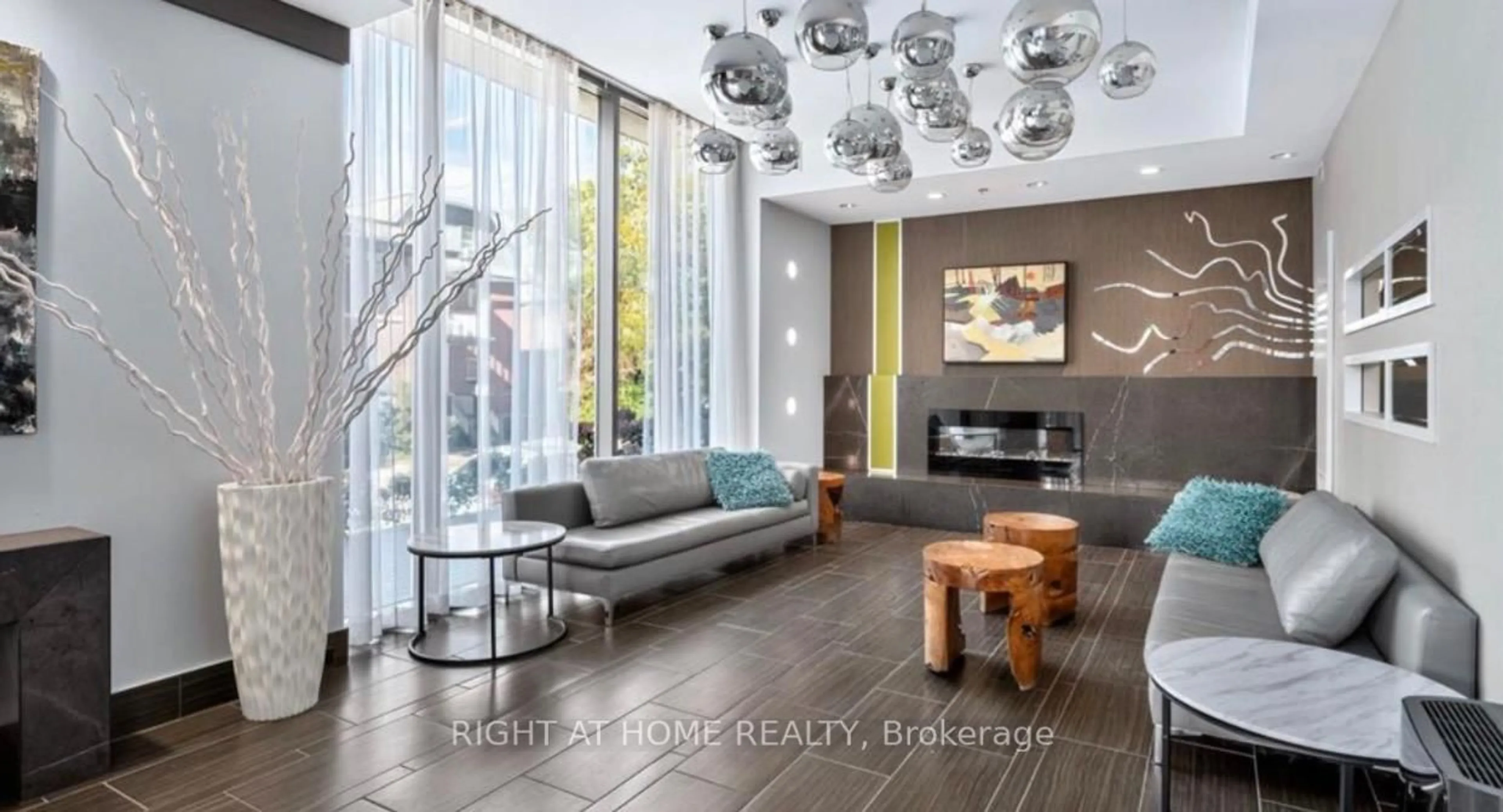 Lobby for 118 Holmwood Ave #708, Ottawa Ontario K1S 5J5