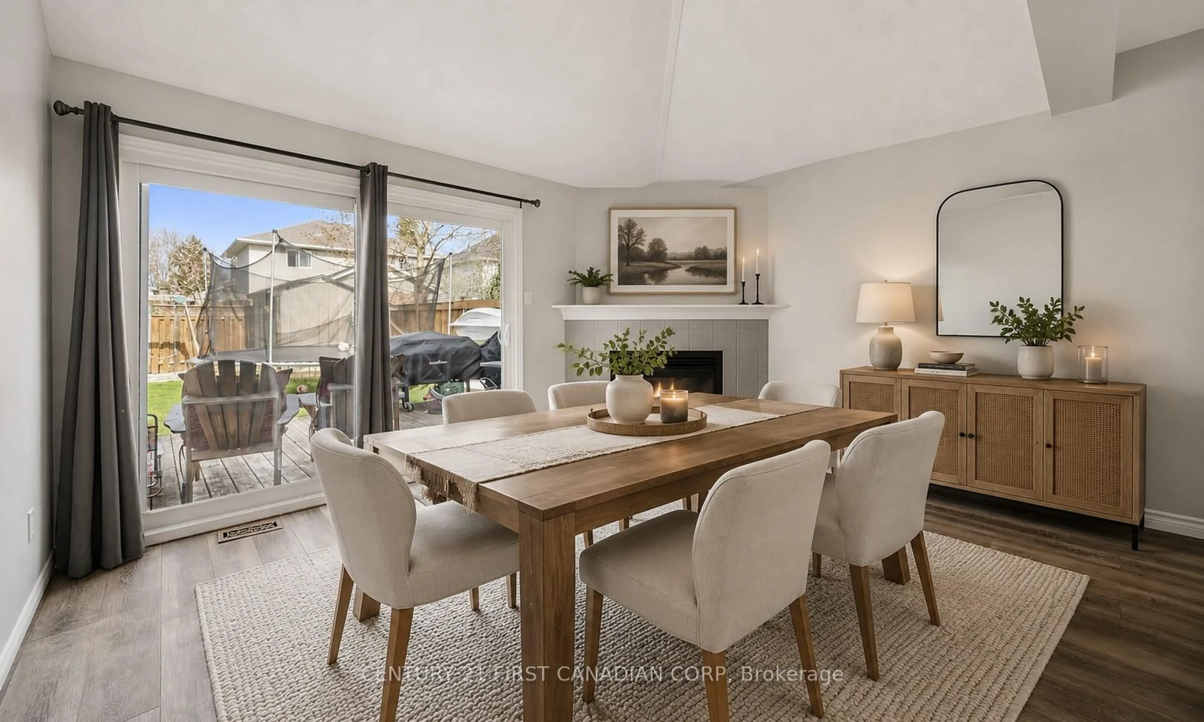 Dining room, unknown for 34 Waxwing Cres, Guelph Ontario N1C 1E3