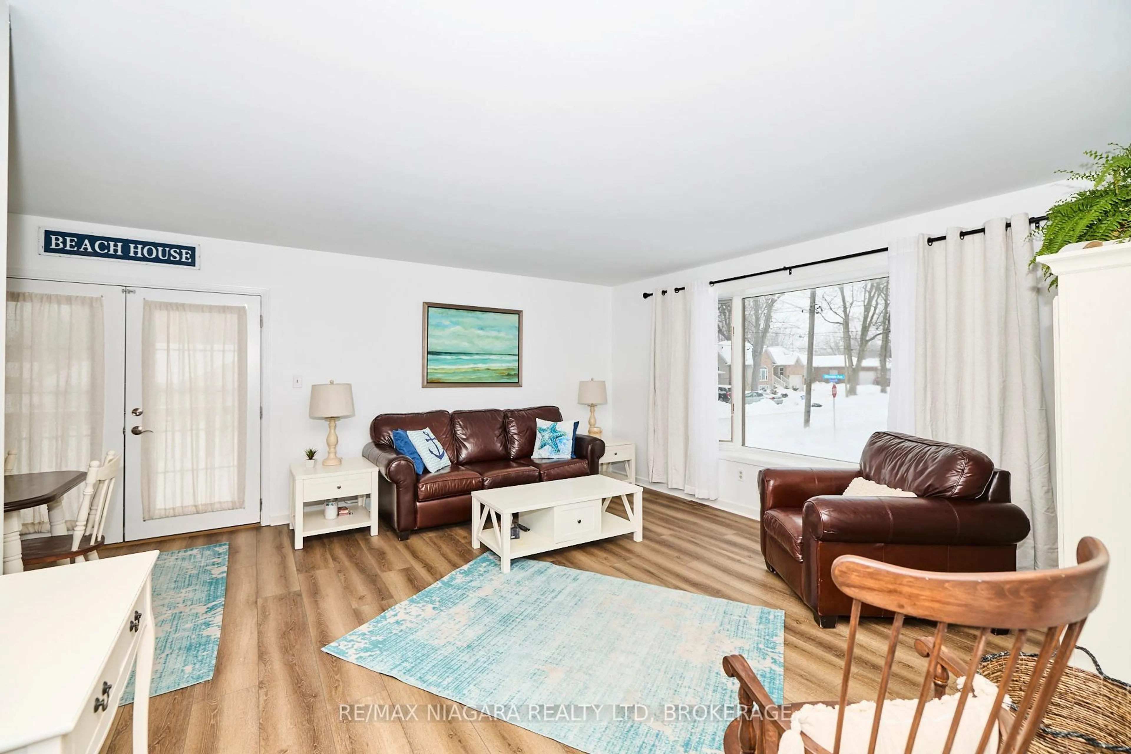 Living room with furniture, wood/laminate floor for 384 Dovercourt Rd, Fort Erie Ontario L0S 1B0