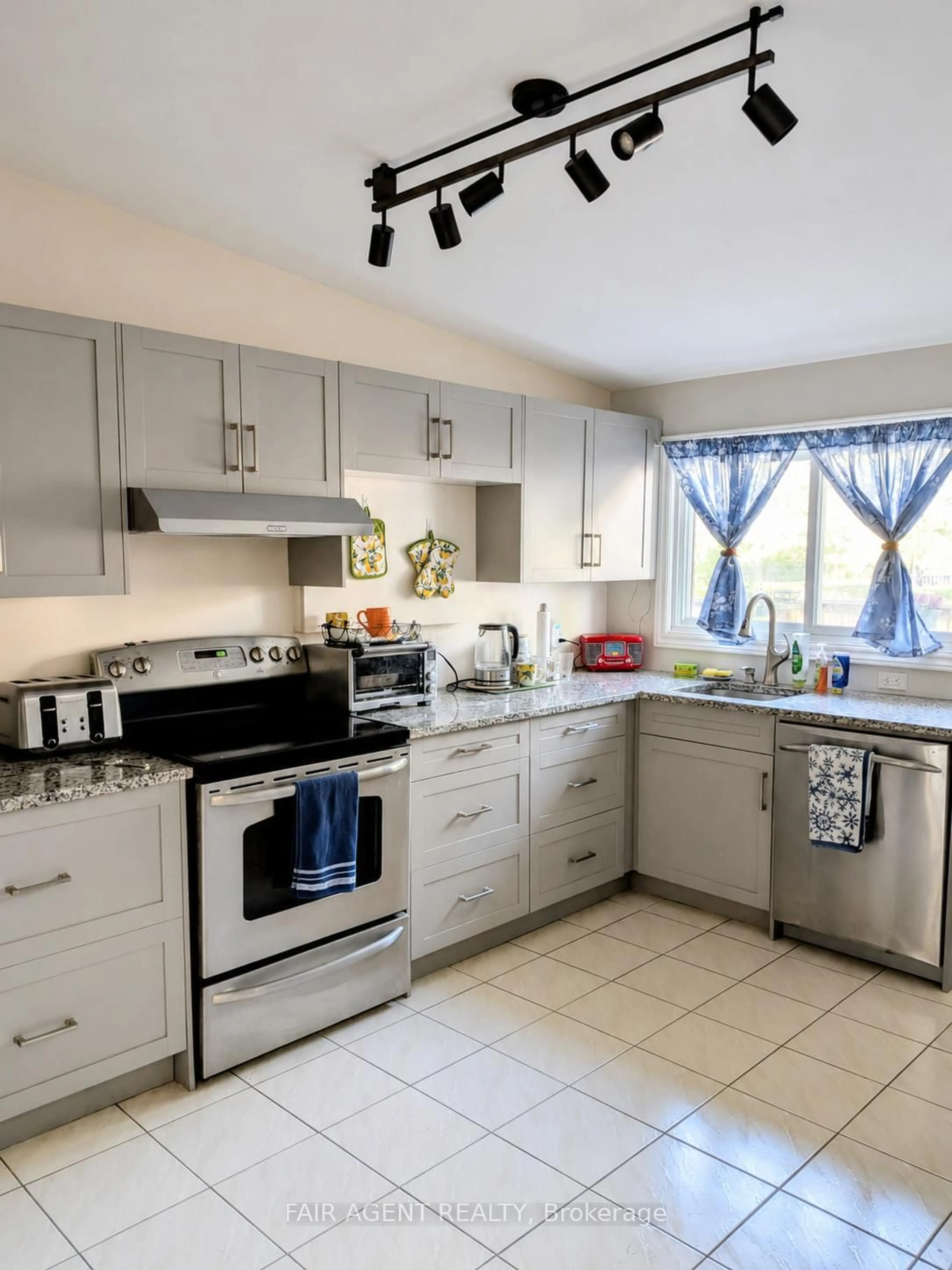 Unknown for 1263 SORREL Rd, London East Ontario N5V 2N6