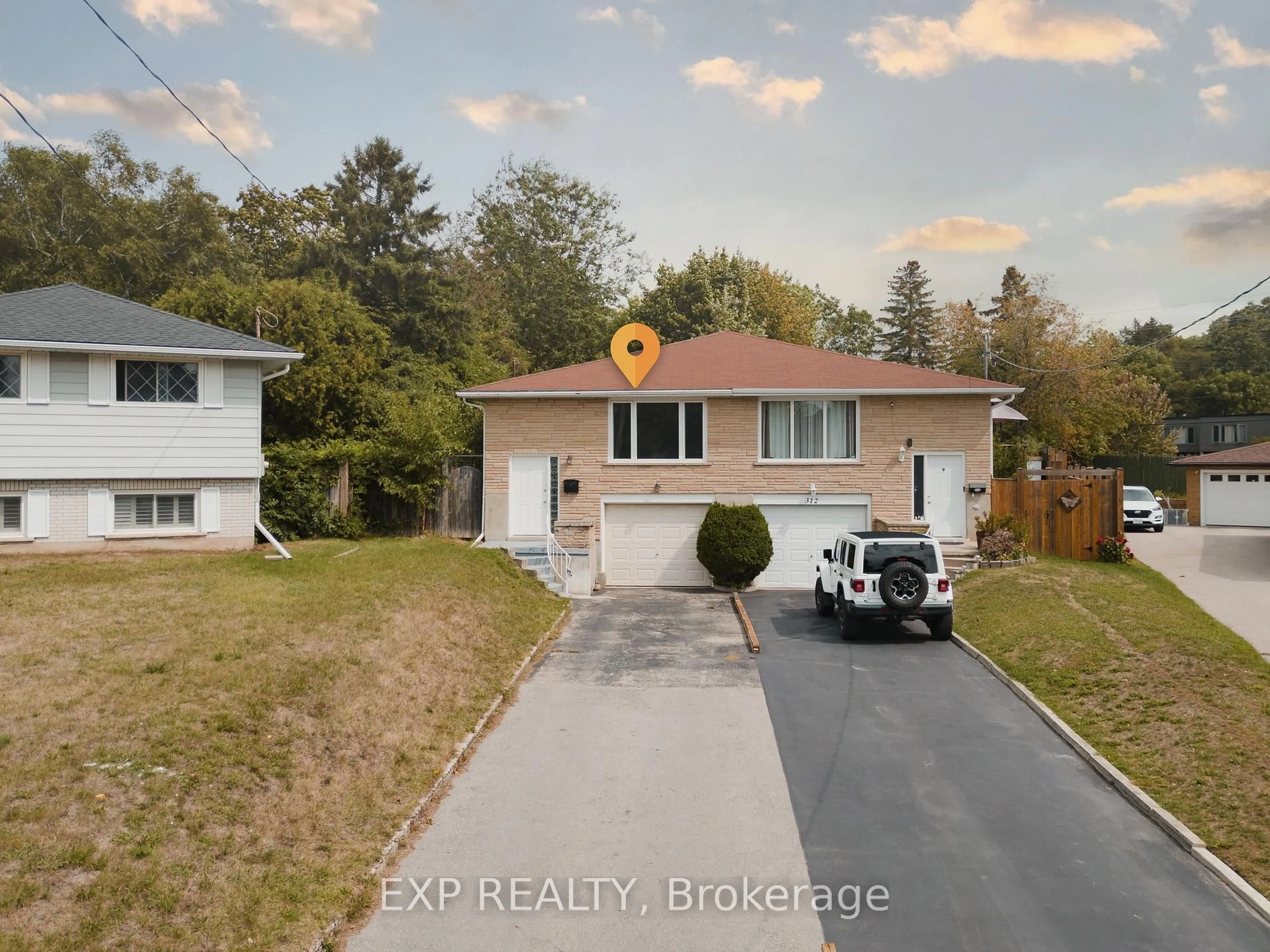 A pic from outside/outdoor area/front of a property/back of a property/a pic from drone, street for 310 Southill Dr, Kitchener Ontario N2A 2R1