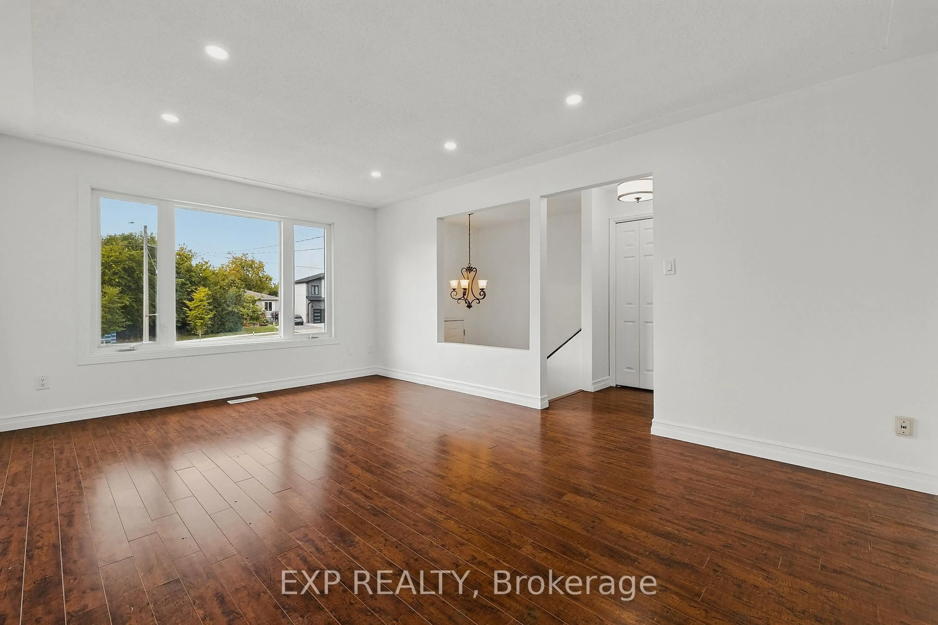 A pic of a room for 310 Southill Dr, Kitchener Ontario N2A 2R1