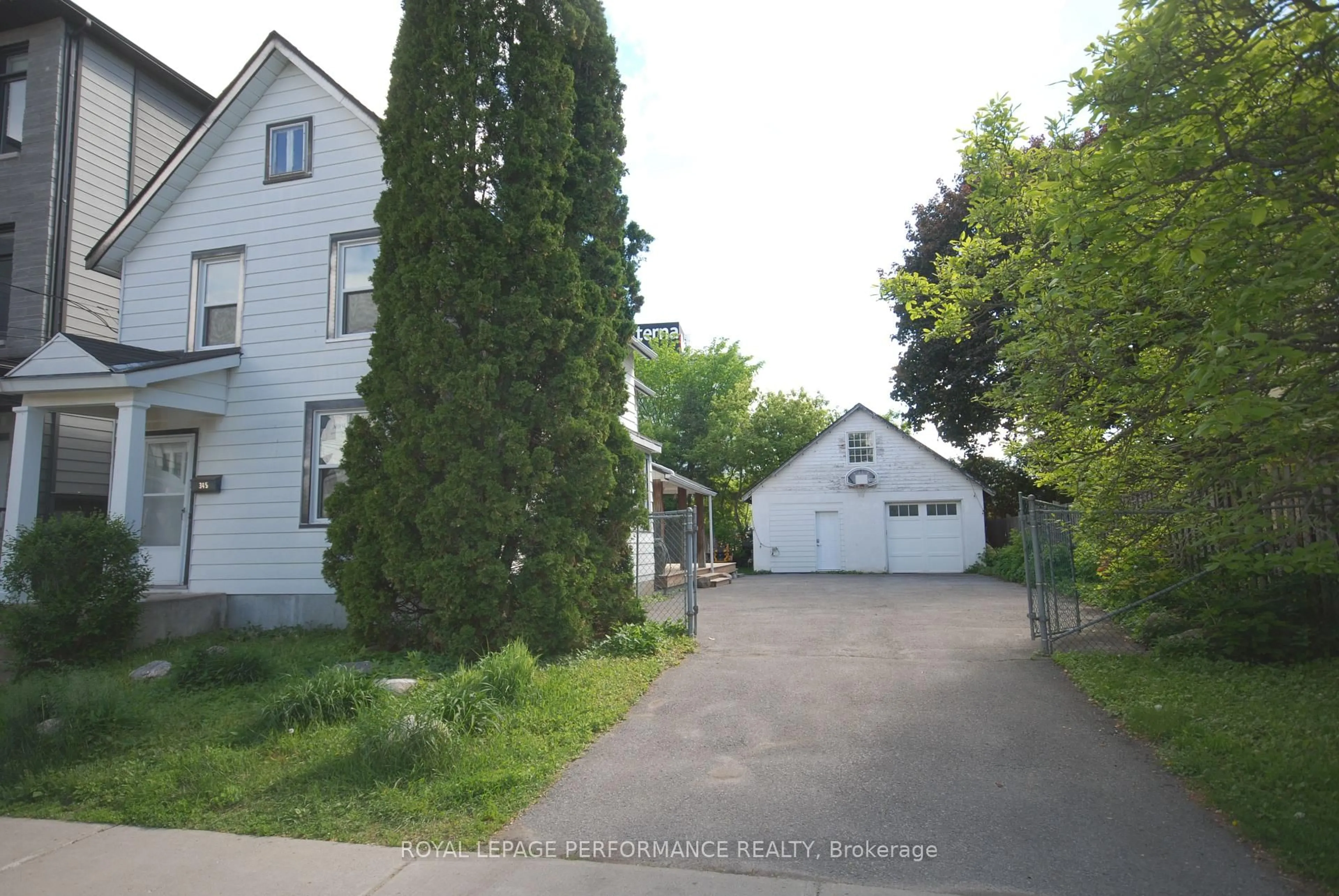 Blurry image for 345 Tweedsmuir Ave, Ottawa Ontario K1Z 5N3