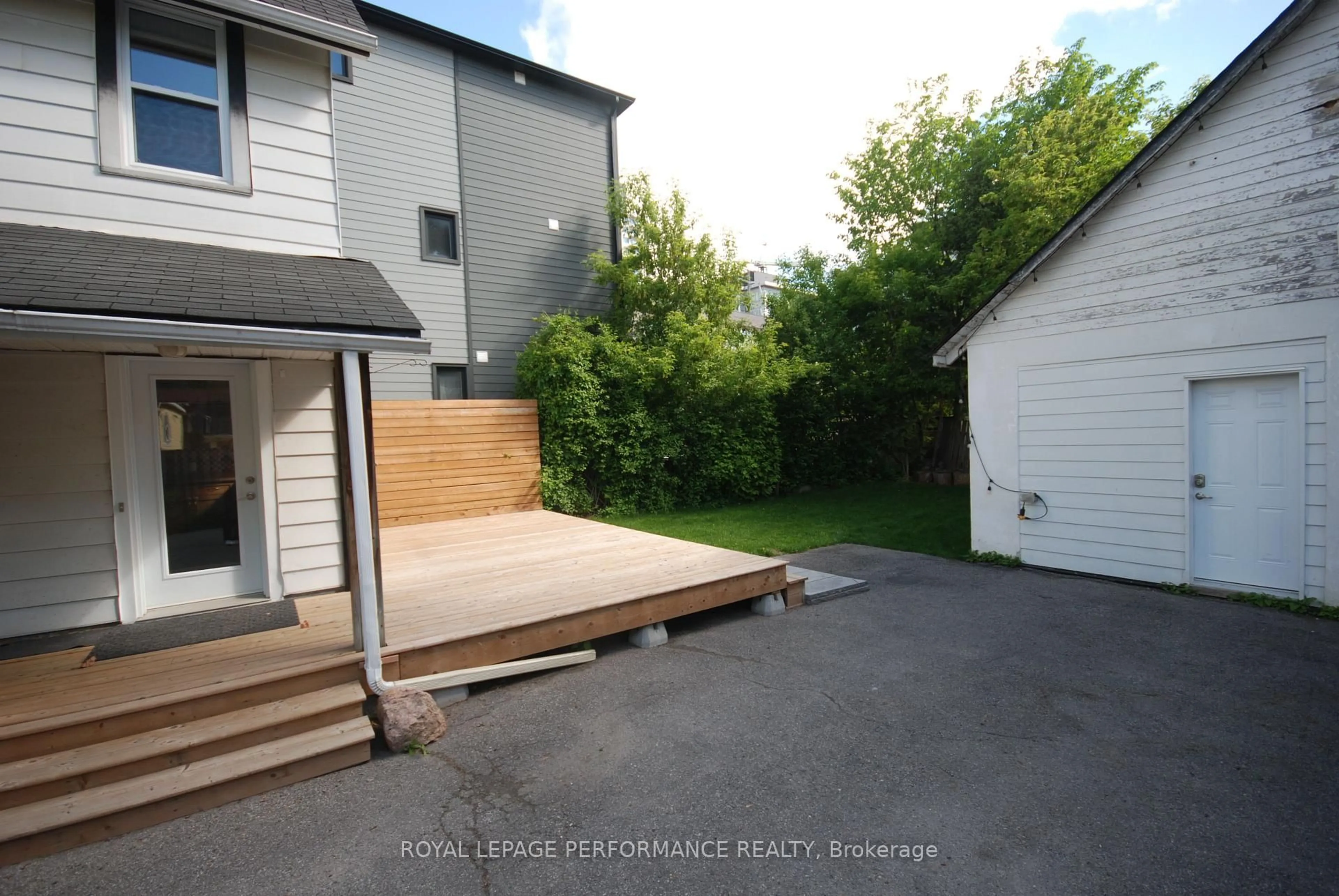 A pic from outside/outdoor area/front of a property/back of a property/a pic from drone, street for 345 Tweedsmuir Ave, Ottawa Ontario K1Z 5N3