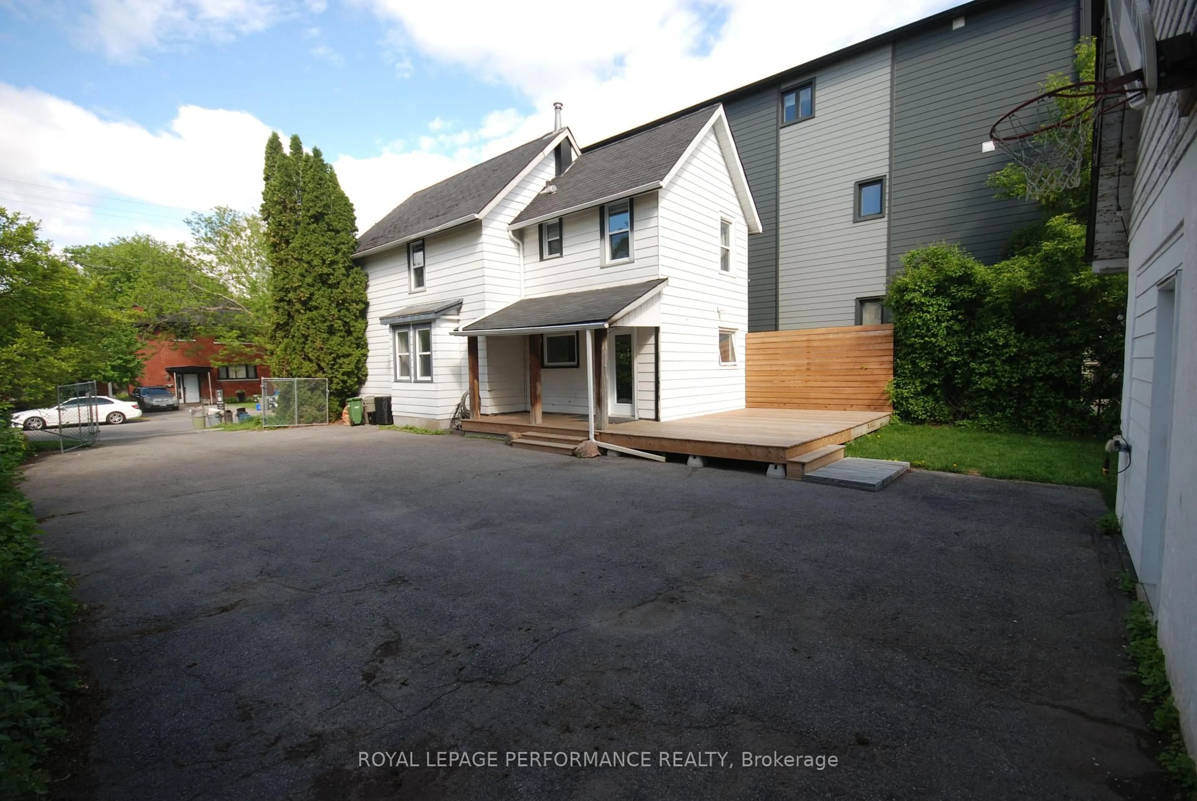 A pic from outside/outdoor area/front of a property/back of a property/a pic from drone, street for 345 Tweedsmuir Ave, Ottawa Ontario K1Z 5N3