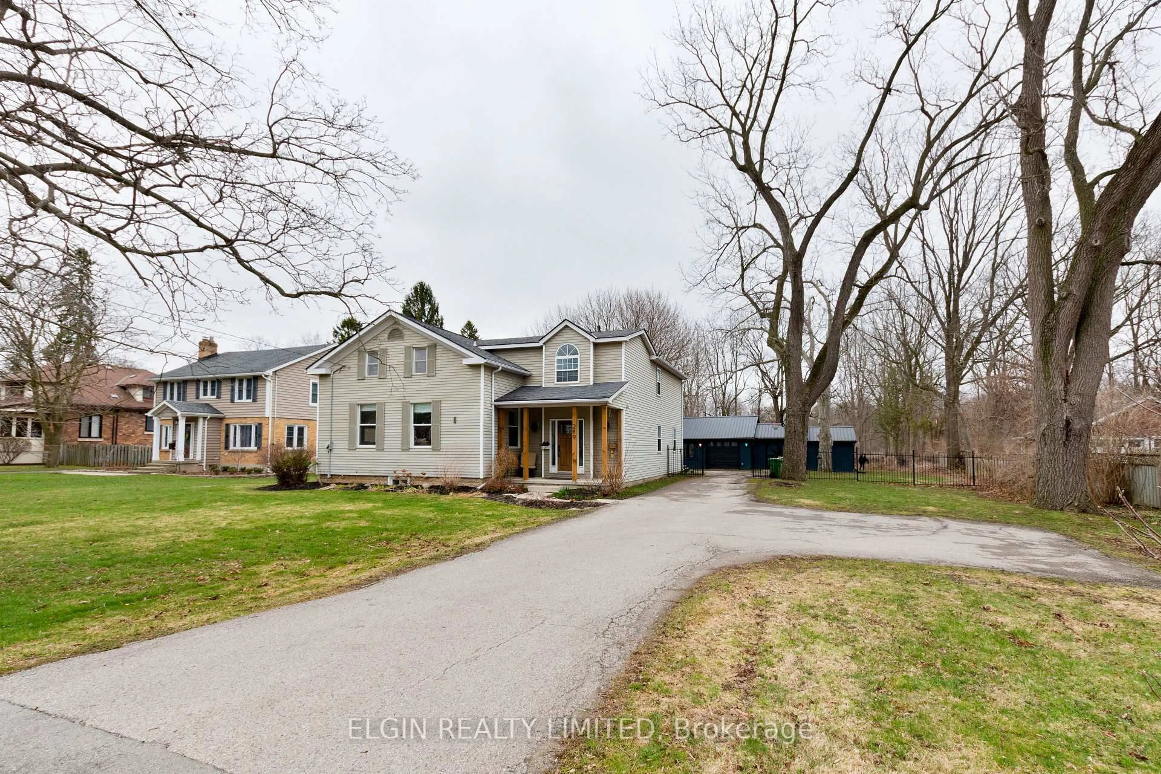 A pic from outside/outdoor area/front of a property/back of a property/a pic from drone, street for 219 Sunset Dr, St. Thomas Ontario N5R 3C2