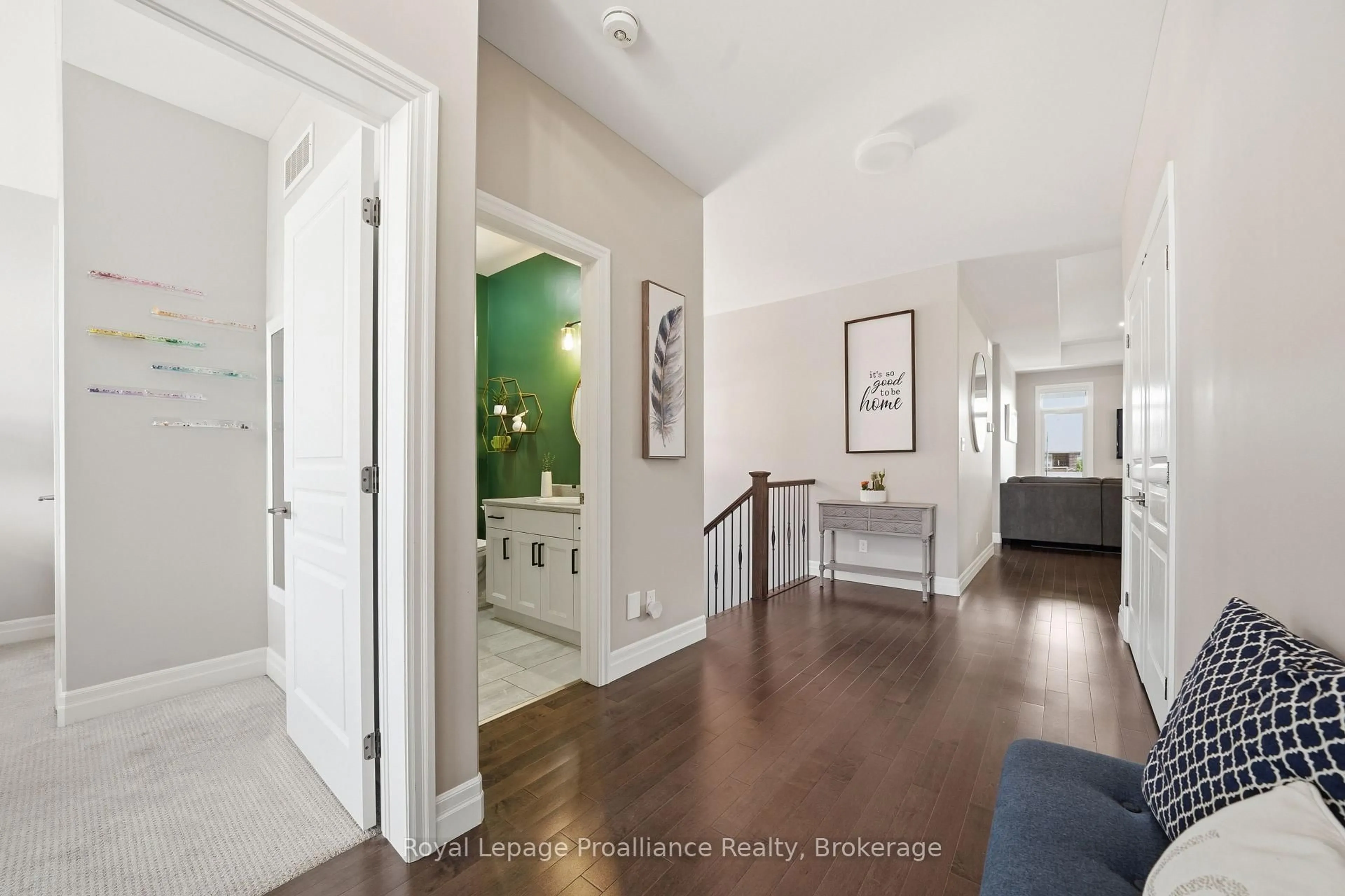 Indoor entryway for 5 Bel Air Cres, Quinte West Ontario K8V 0H5