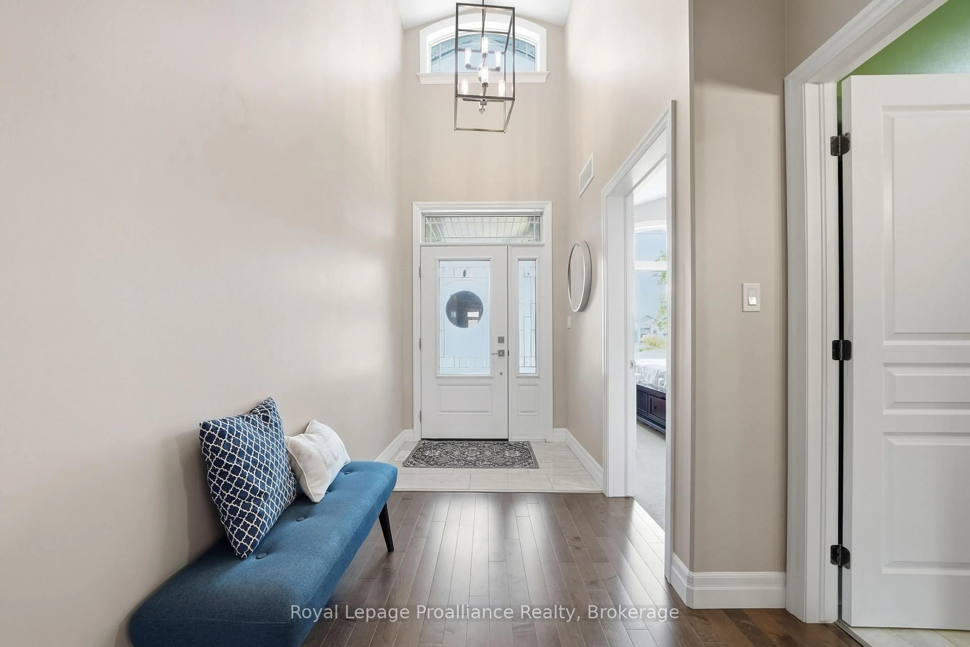Indoor entryway for 5 Bel Air Cres, Quinte West Ontario K8V 0H5