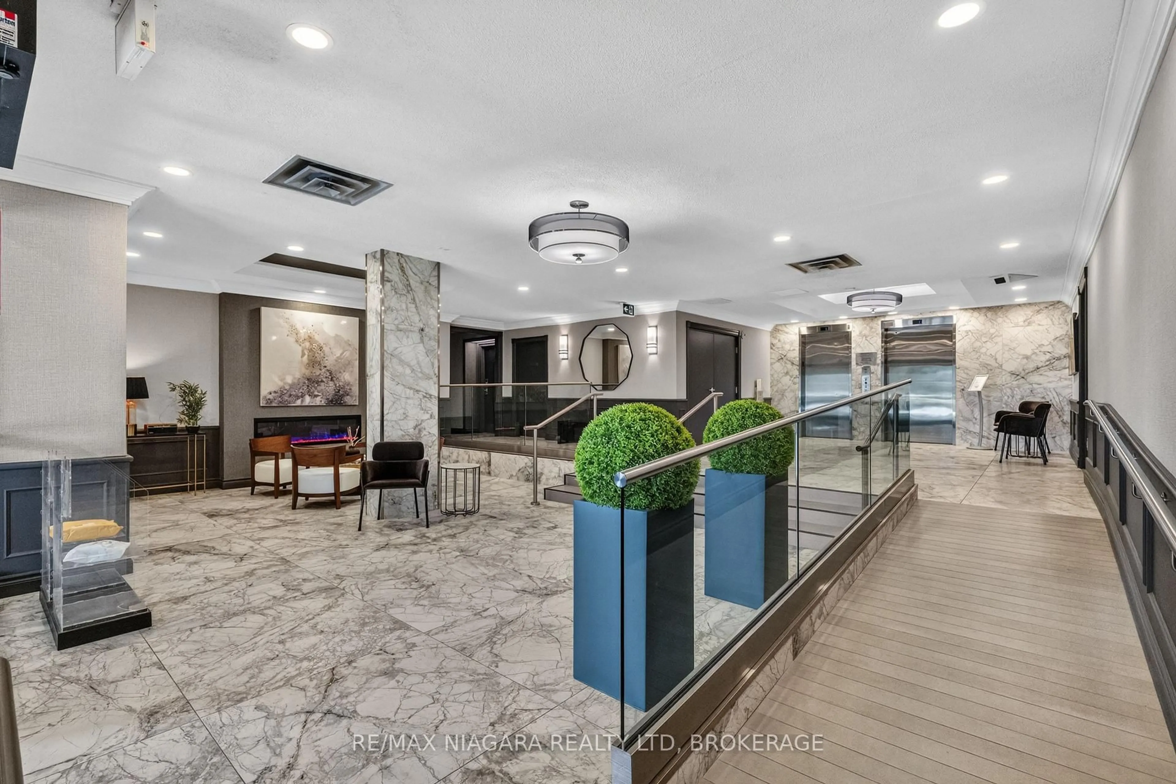Lobby for 162 MARTINDALE Rd #204, St. Catharines Ontario L2S 3S4