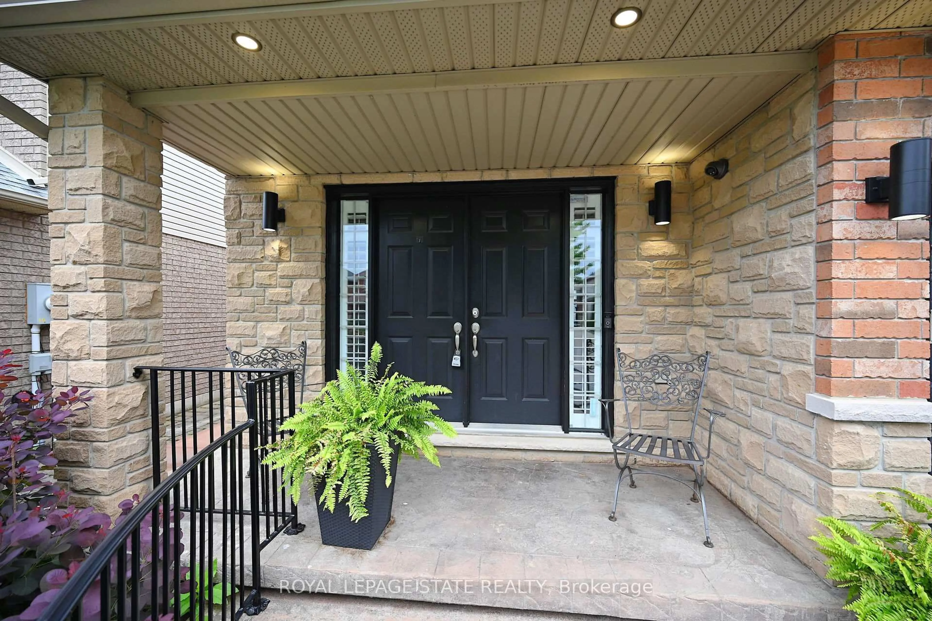Indoor entryway for 43 Wilbur Dr, Hamilton Ontario L0E 1C0
