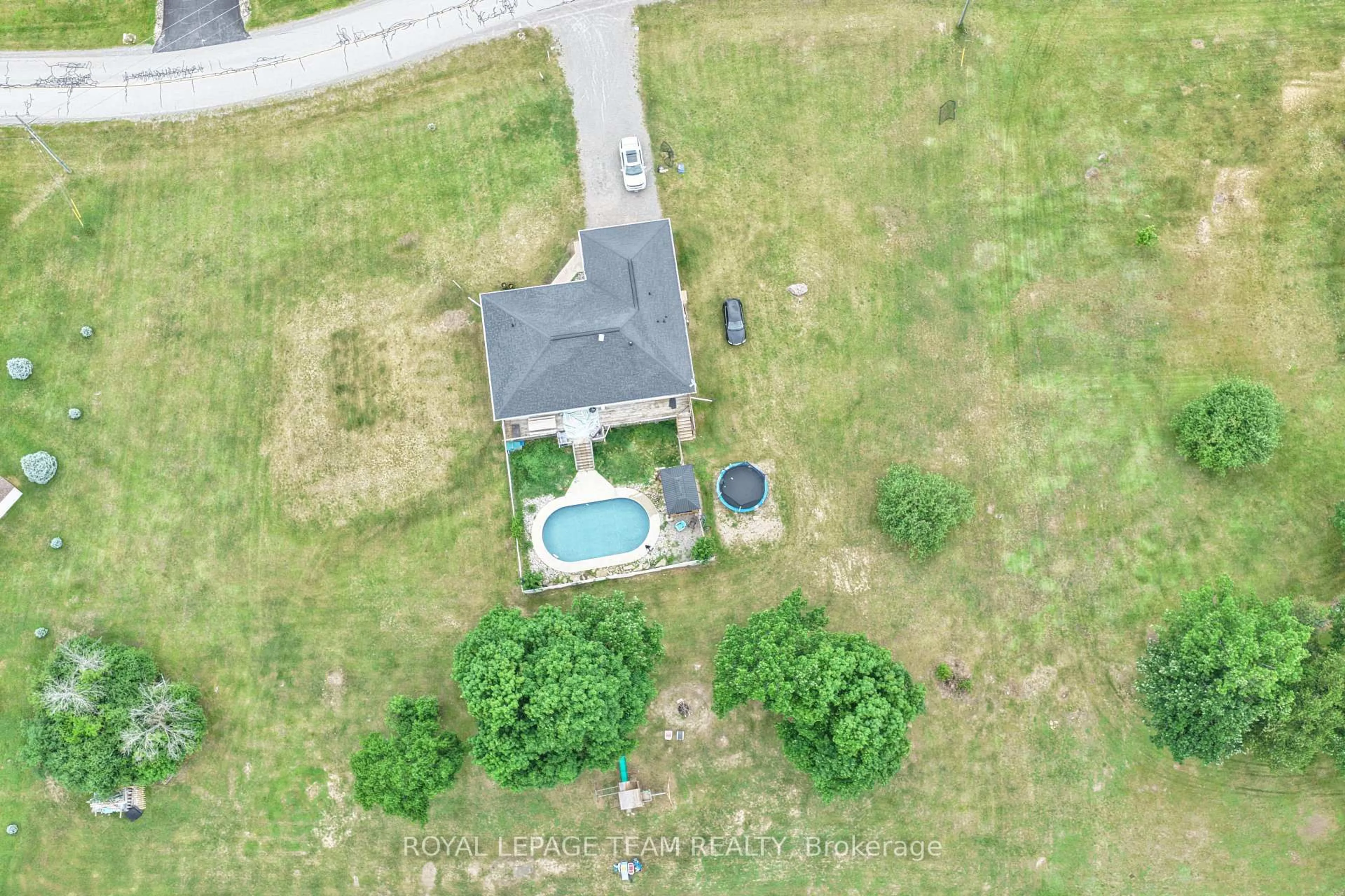 A pic from outside/outdoor area/front of a property/back of a property/a pic from drone, unknown for 281 Bristow Dr Dr, Smiths Falls Ontario K7A 5B8