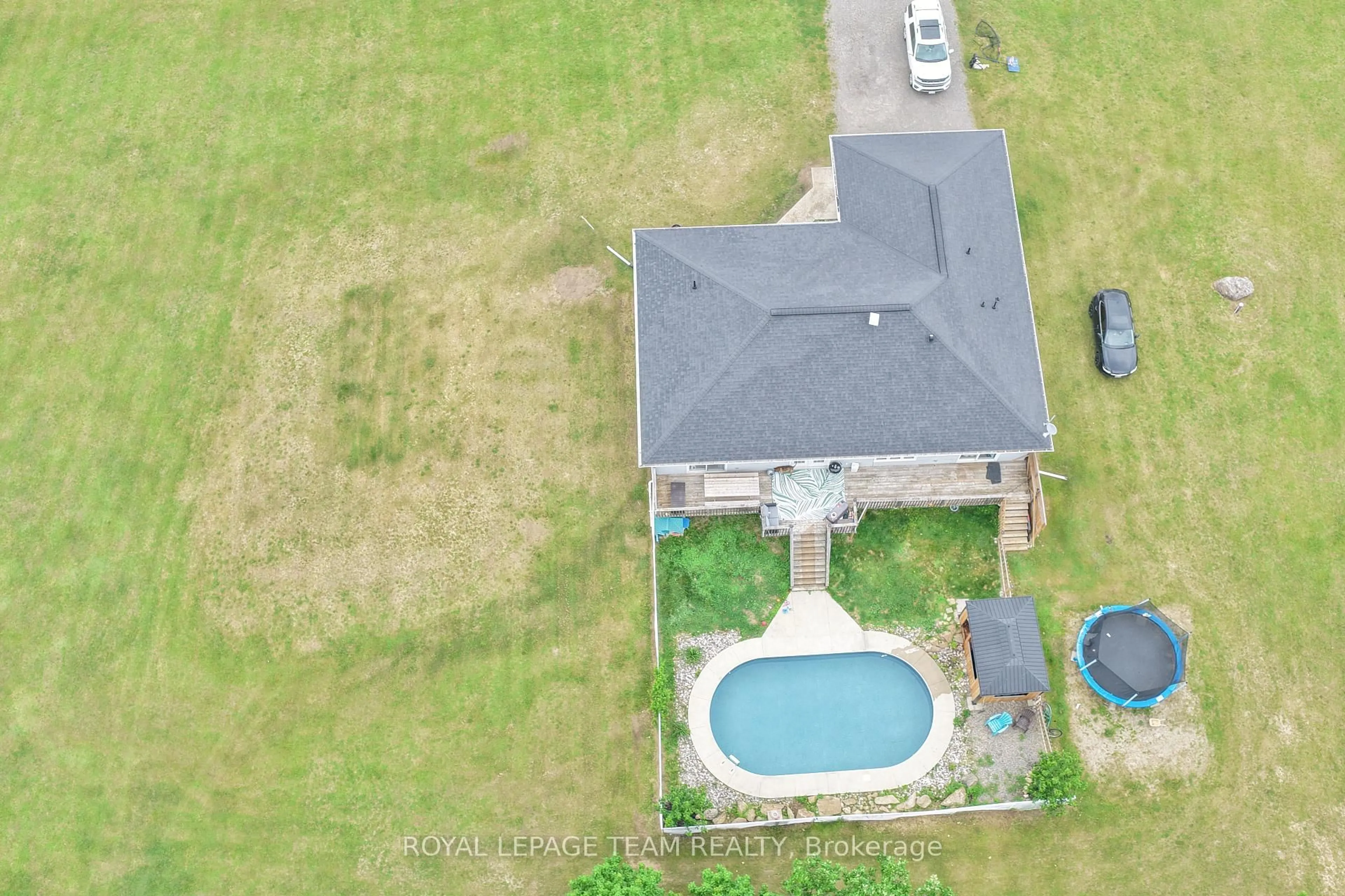 A pic from outside/outdoor area/front of a property/back of a property/a pic from drone, unknown for 281 Bristow Dr Dr, Smiths Falls Ontario K7A 5B8