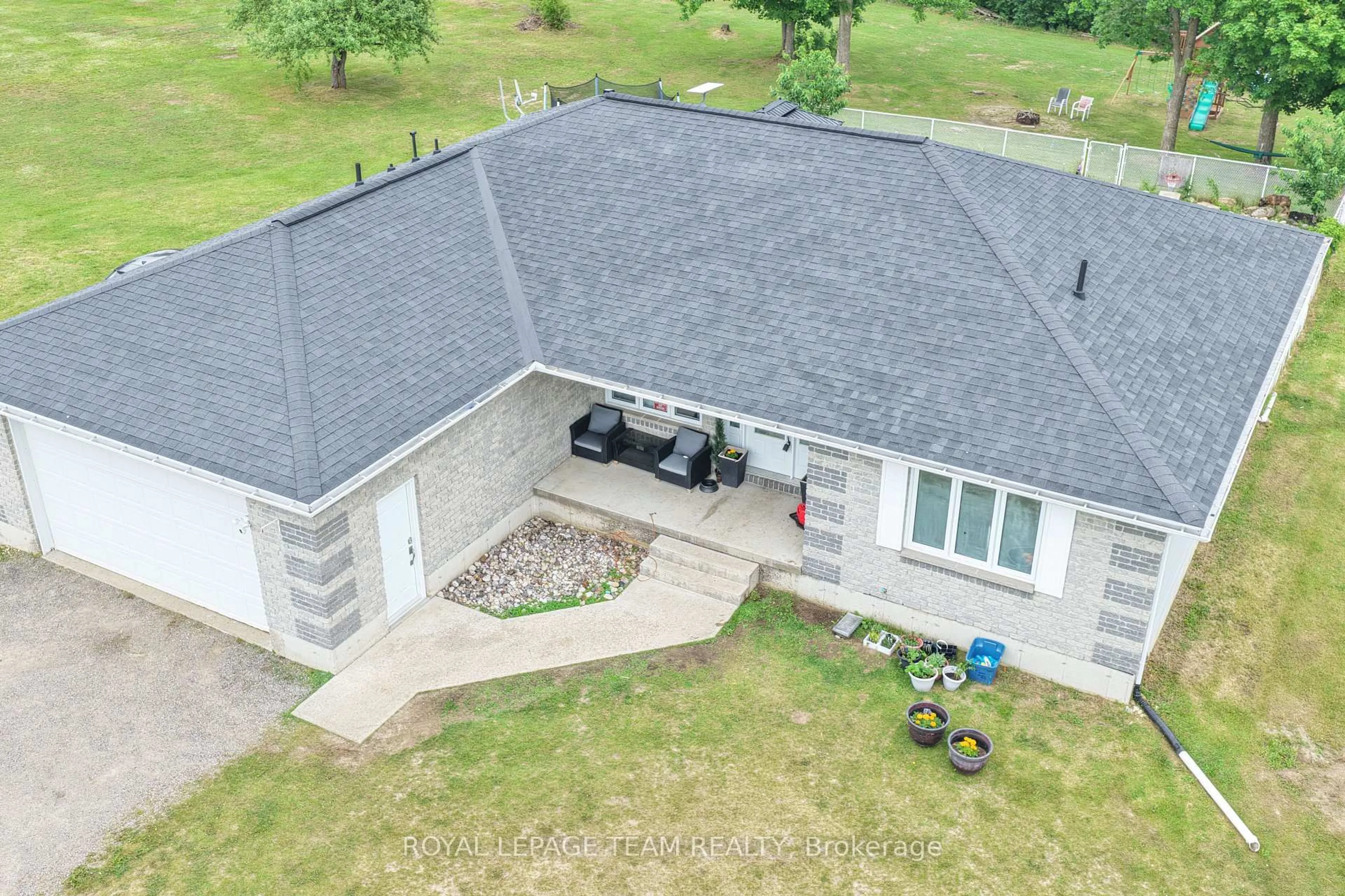 A pic from outside/outdoor area/front of a property/back of a property/a pic from drone, unknown for 281 Bristow Dr Dr, Smiths Falls Ontario K7A 5B8