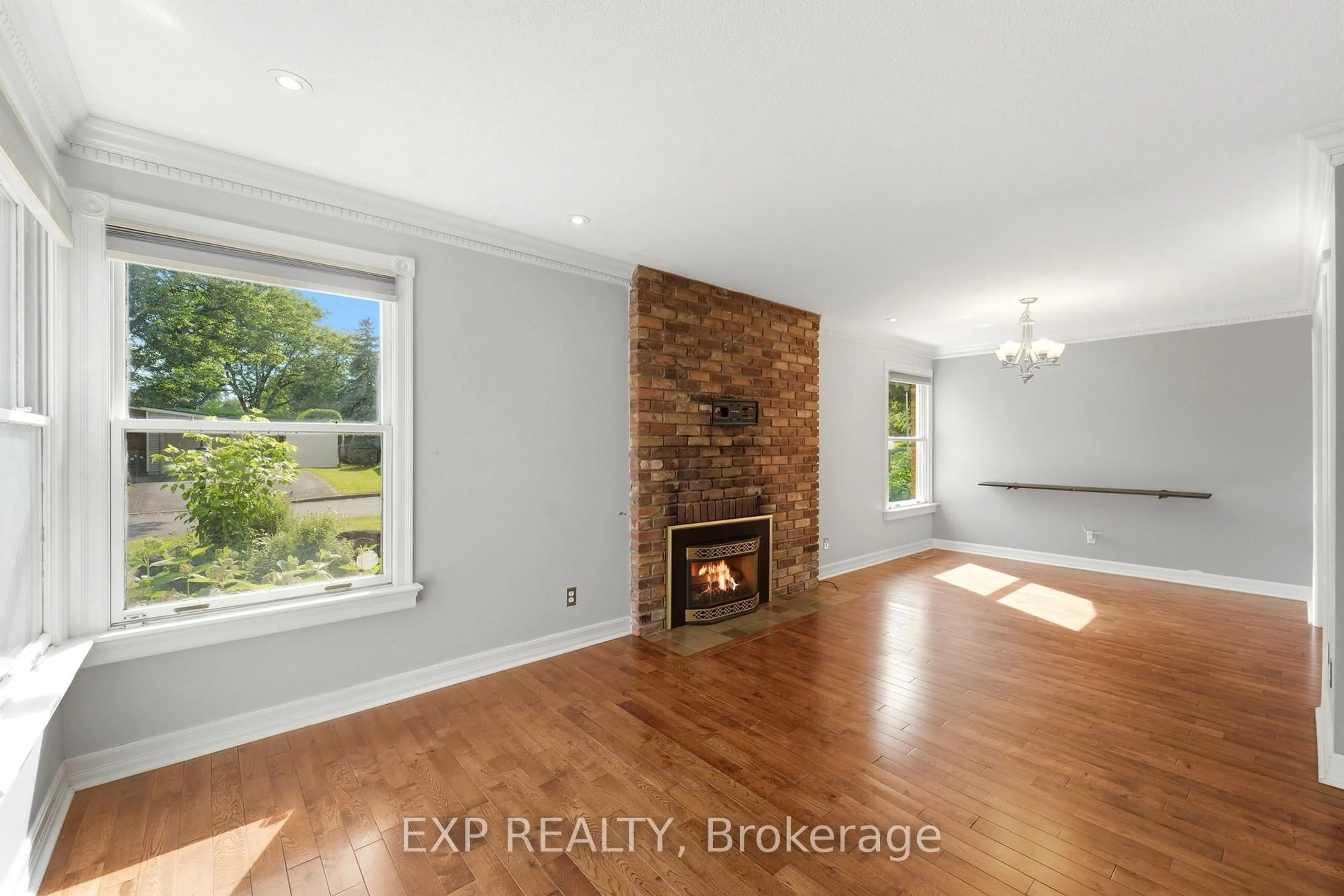Unknown for 956 Gold Cres, Ottawa Ontario K2B 8C5