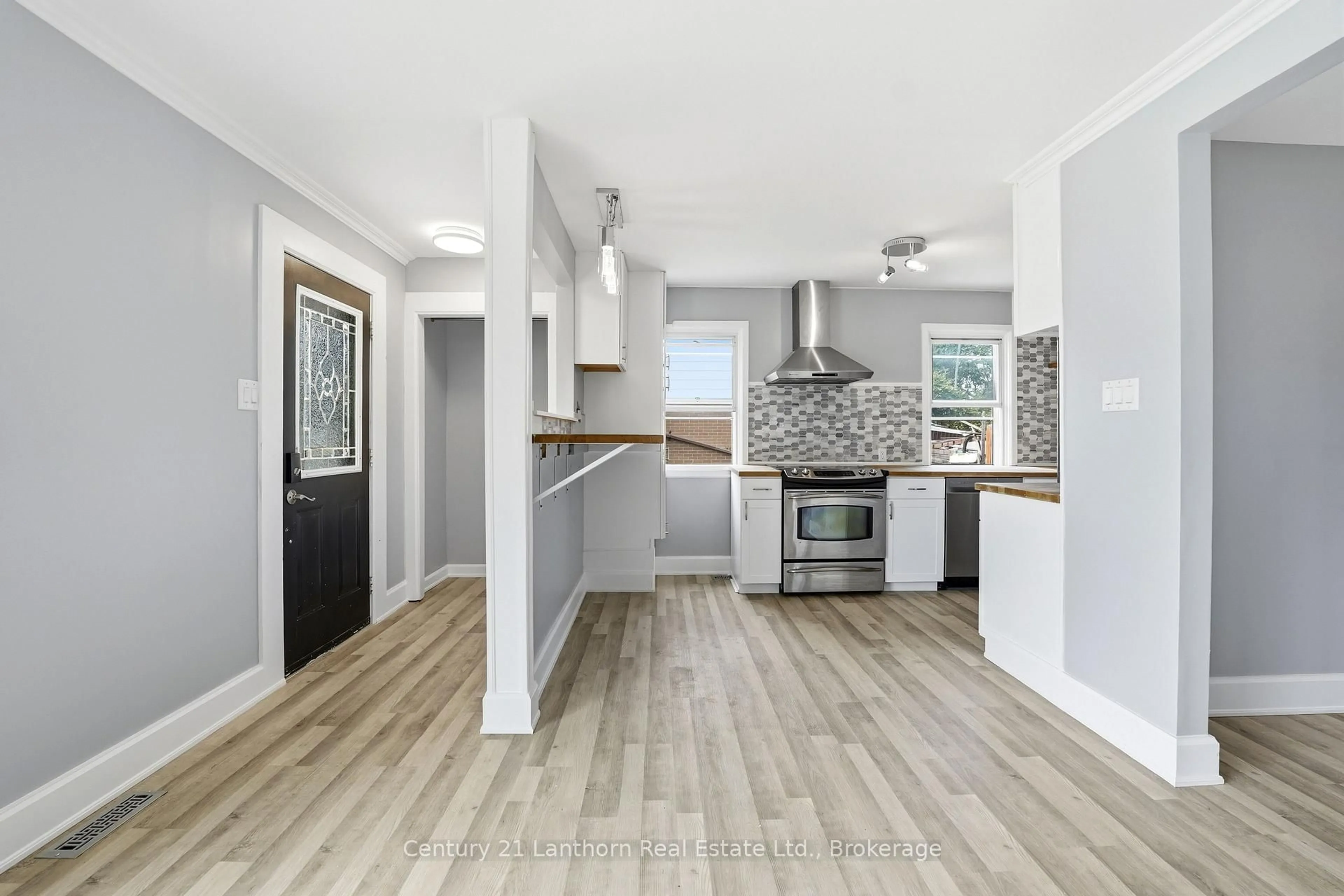 Open concept kitchen, unknown for 63 Fourth Ave, Quinte West Ontario K8V 5N5