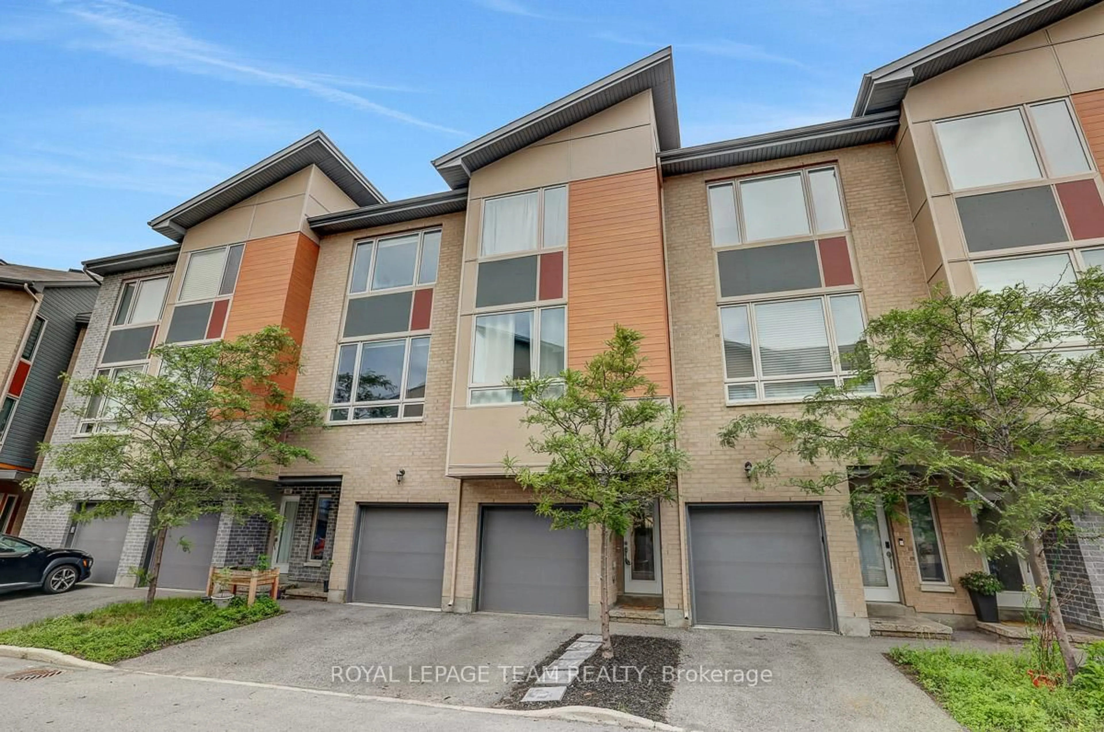 A pic from outside/outdoor area/front of a property/back of a property/a pic from drone, street for 806 Terravita Private, Ottawa Ontario K1V 2R9