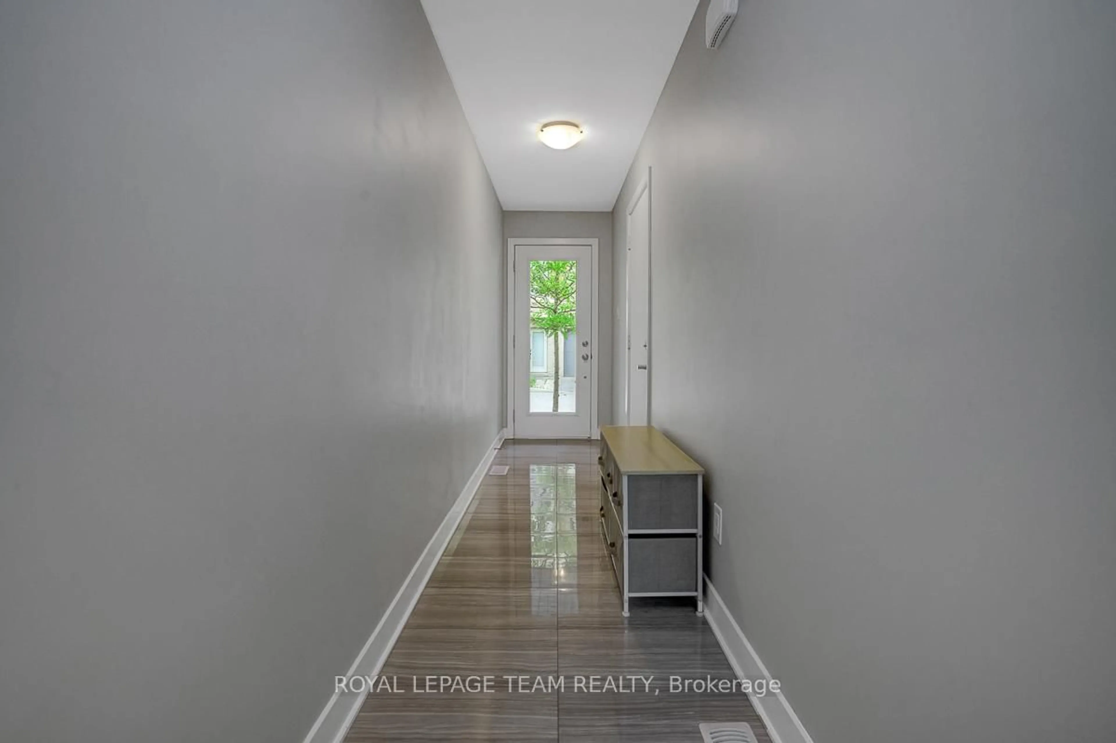 Indoor entryway for 806 Terravita Private, Ottawa Ontario K1V 2R9