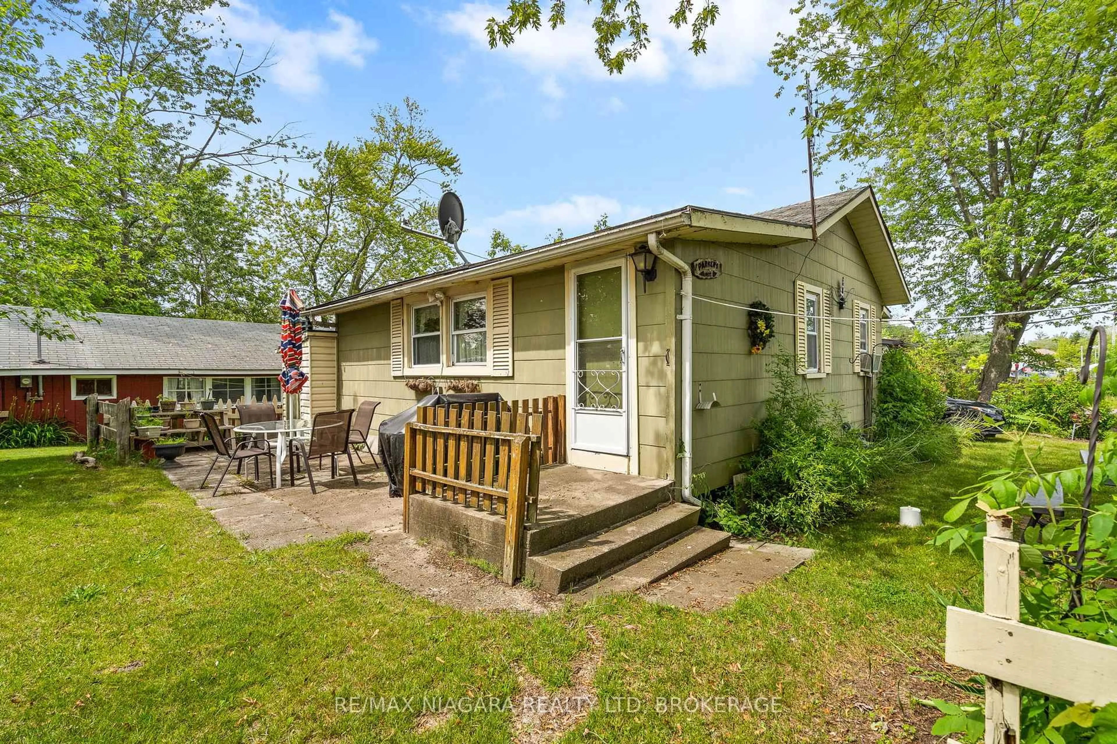 Patio, street for 12211 Lakeshore Rd, Wainfleet Ontario L0S 1V0