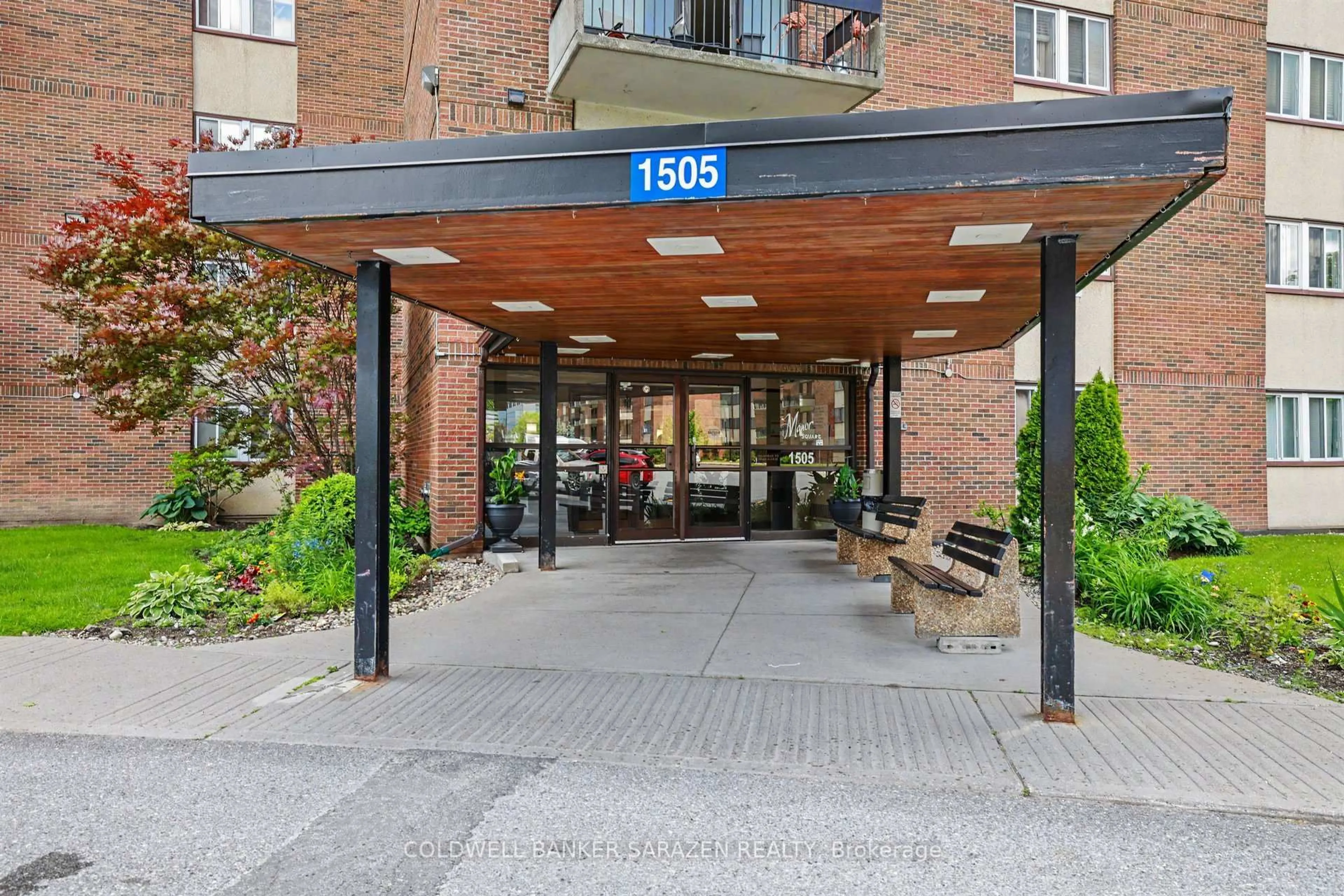 Indoor foyer for 1505 Baseline Rd #504, Ottawa Ontario K2C 3L4