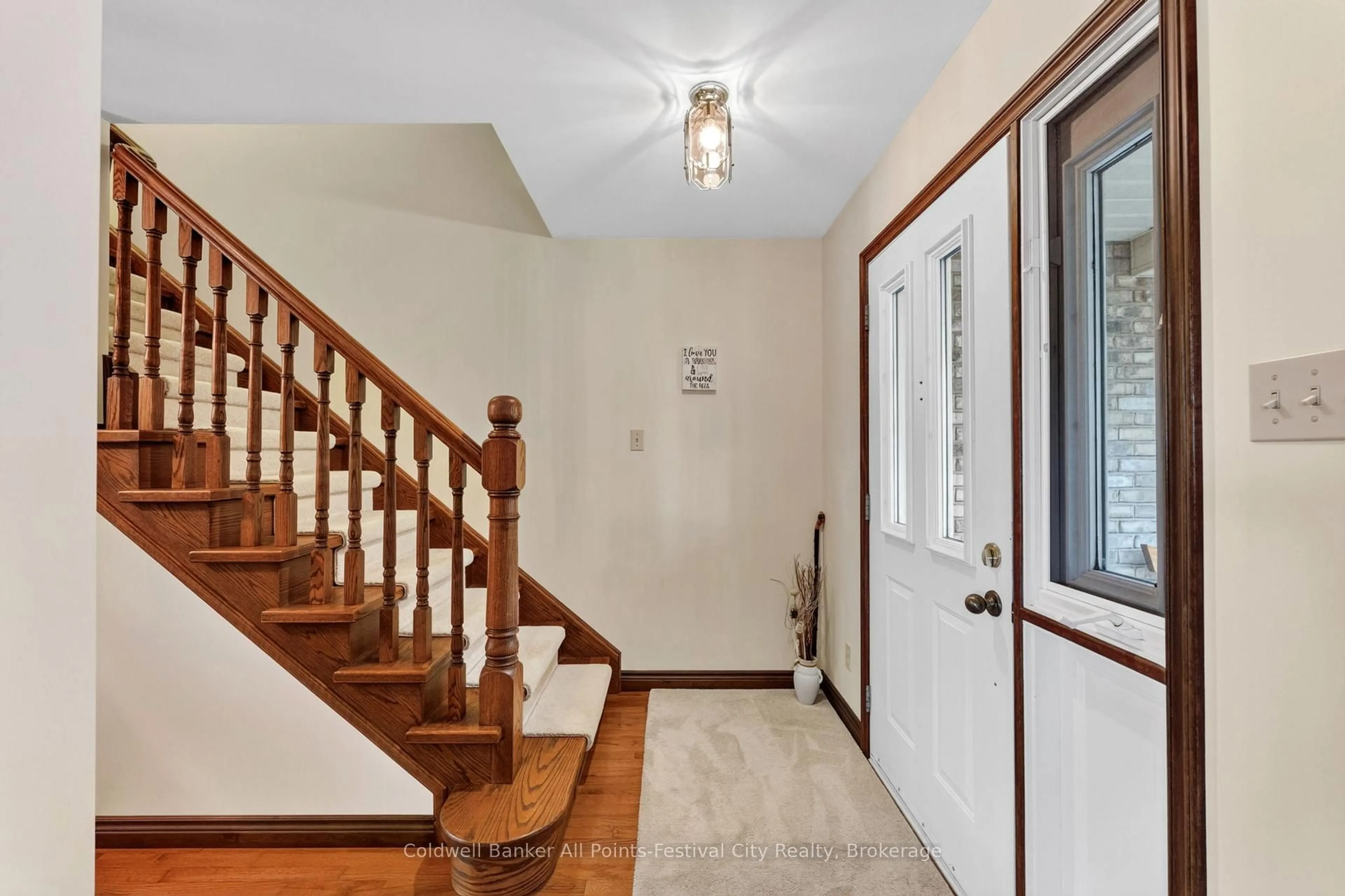 Indoor foyer for 396 Eldon St, Goderich Ontario N7A 4K8