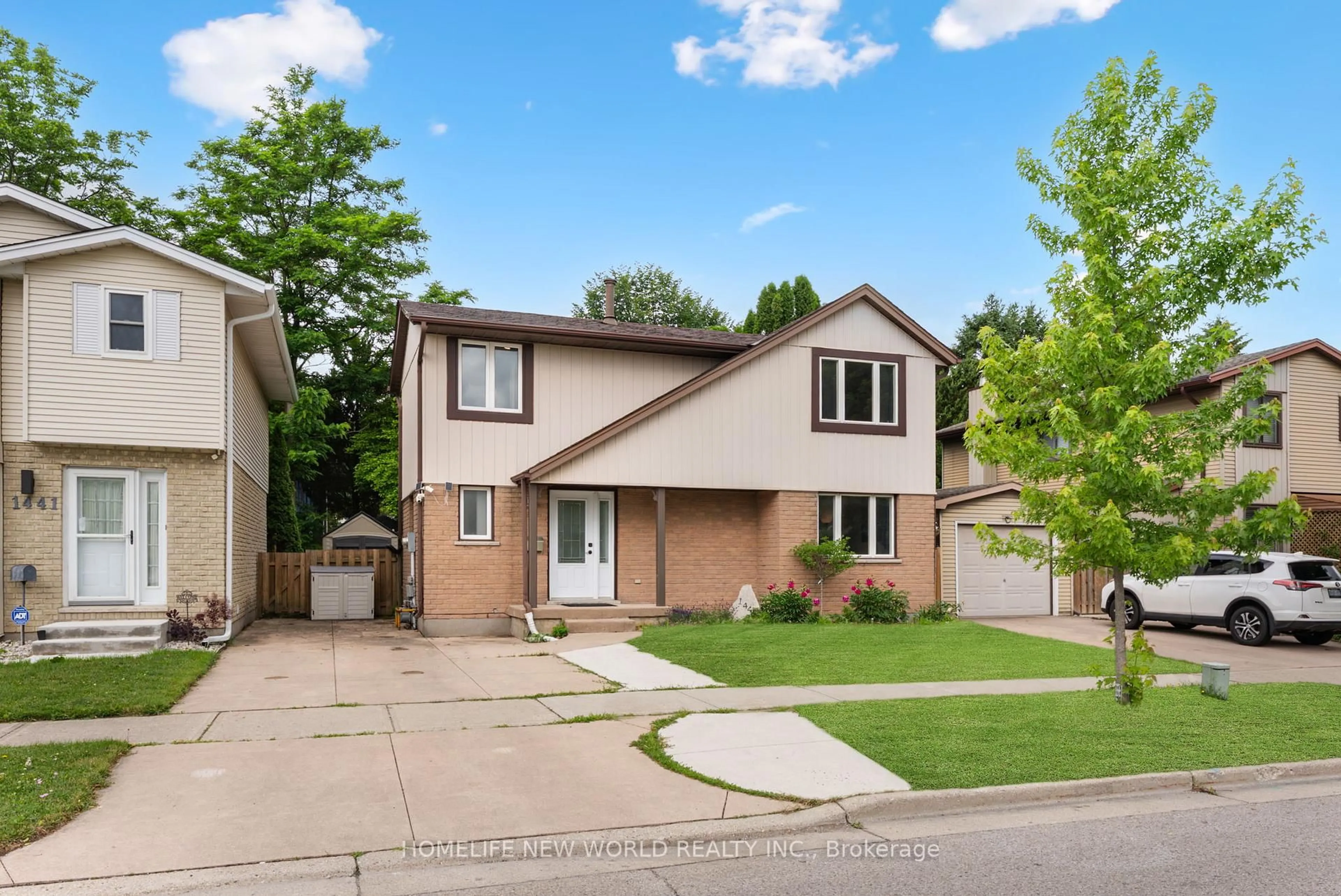 Home with vinyl exterior material, street for 1445 ALDERSBROOK Rd, London North Ontario N6G 3N6