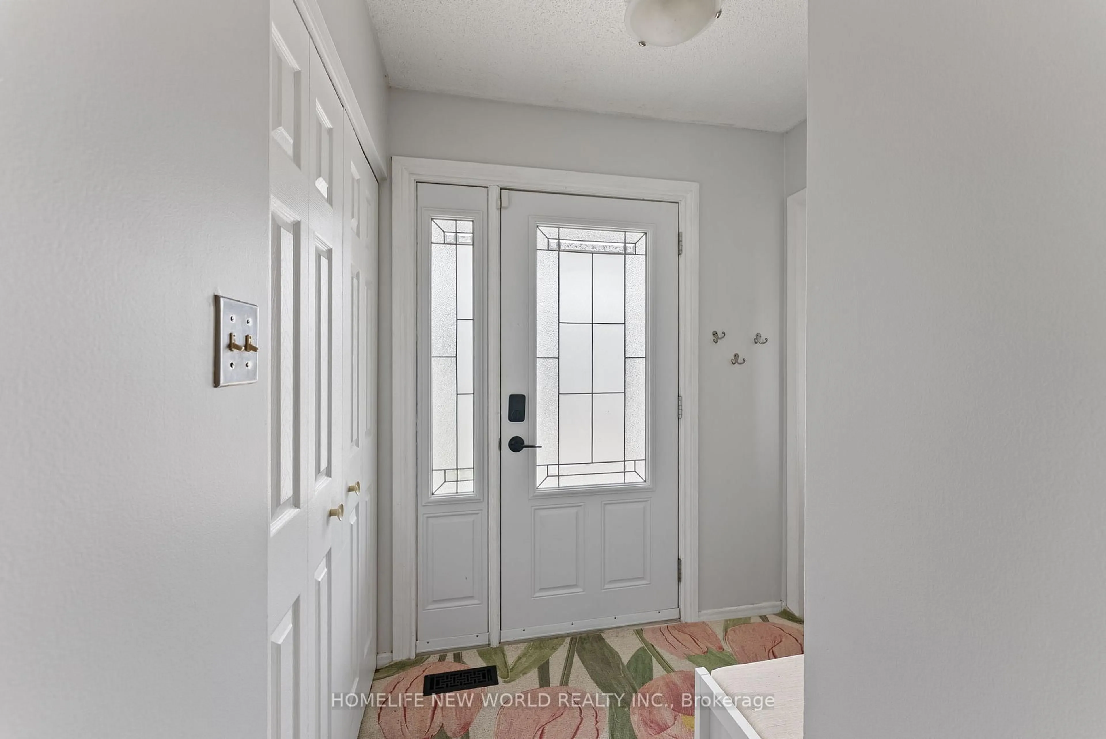 Indoor entryway for 1445 ALDERSBROOK Rd, London North Ontario N6G 3N6
