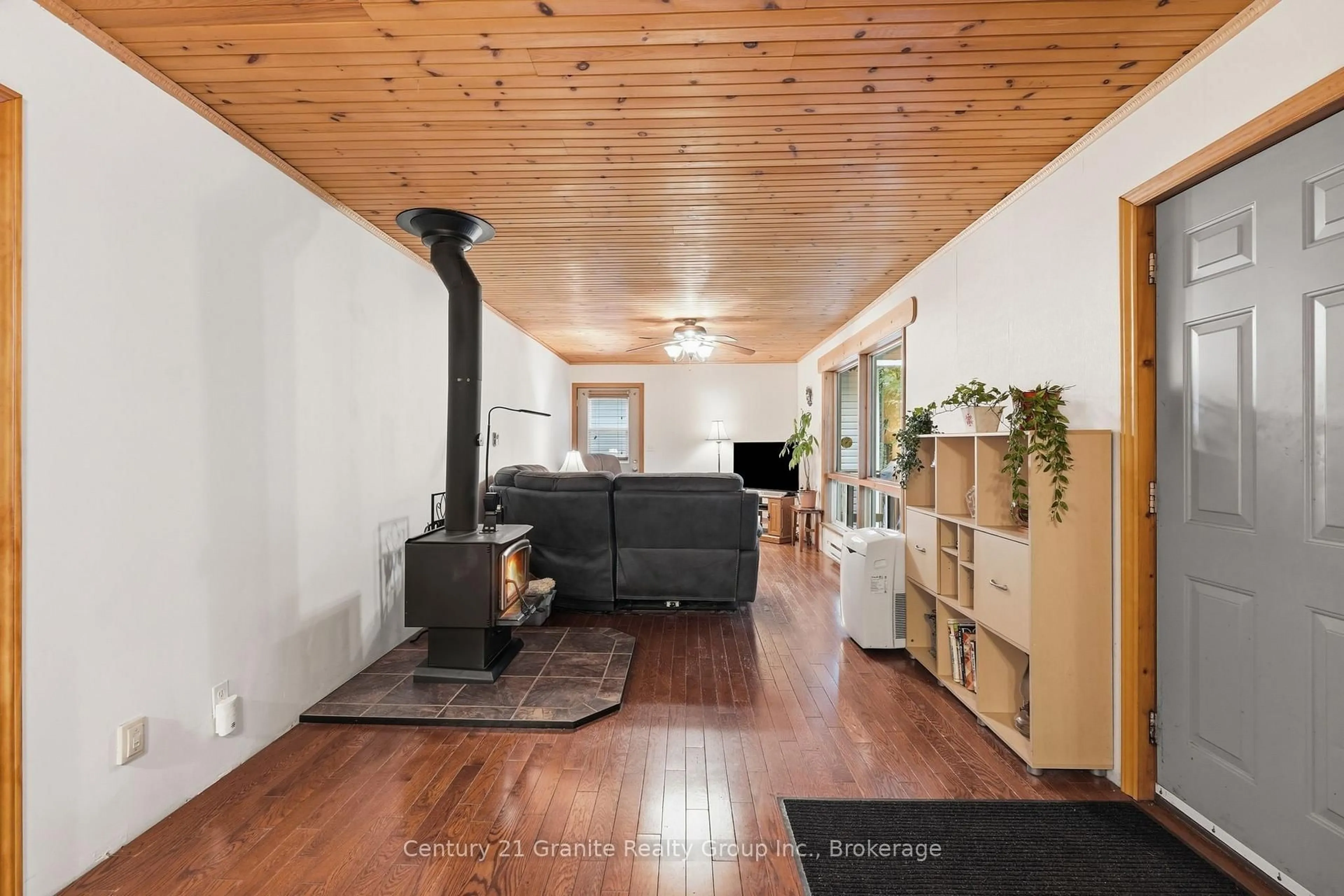 Living room with furniture, wood/laminate floor for 76 Rock Lake Crt, Bancroft Ontario K0L 1C0