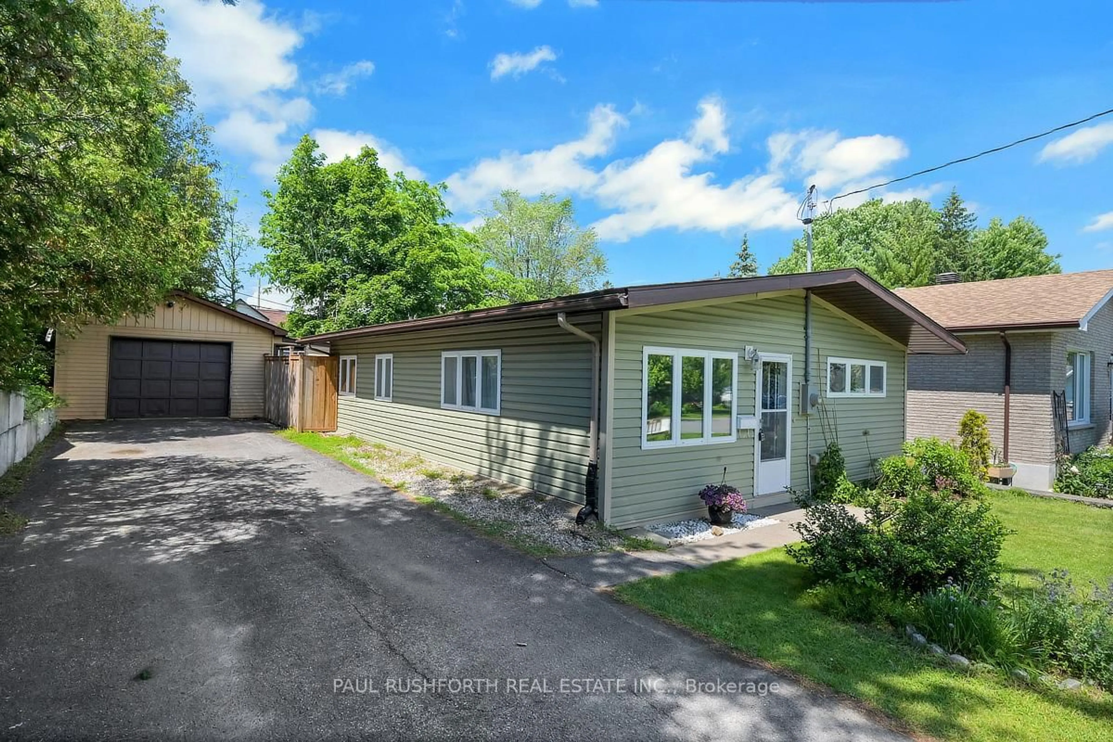 A pic from outside/outdoor area/front of a property/back of a property/a pic from drone, street for 74 Burland St, Ottawa Ontario K2B 6K1