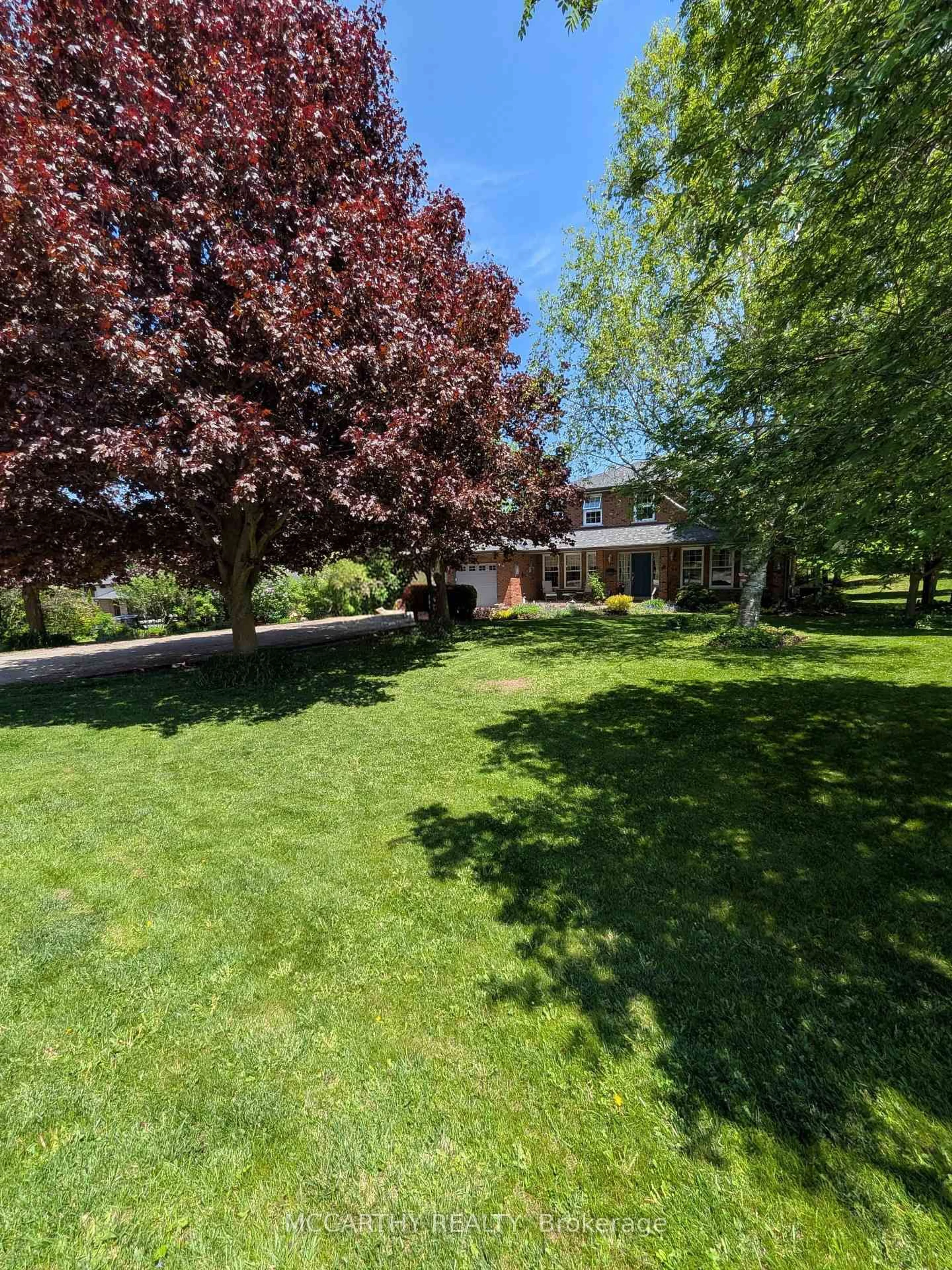 A pic from outside/outdoor area/front of a property/back of a property/a pic from drone, street for 11 Lynda Ave, Mono Ontario L9W 1Z4
