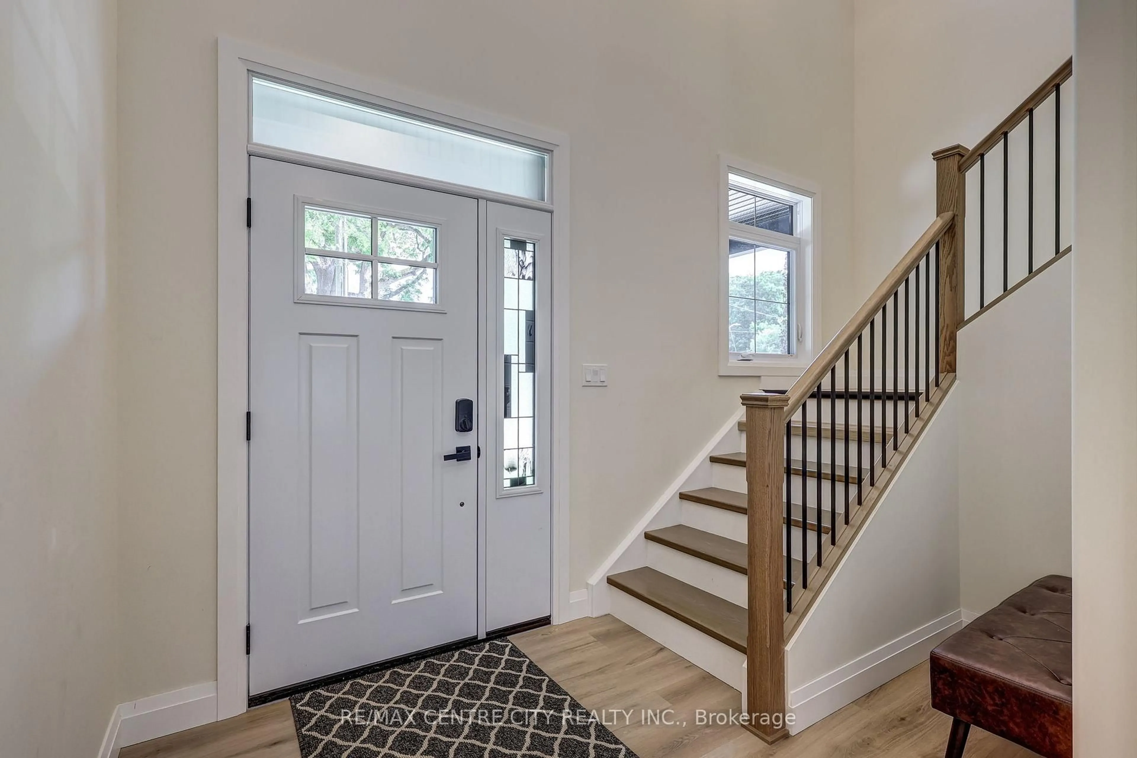 Indoor entryway for 9 Delevan Cres, Tillsonburg Ontario N4G 3M6