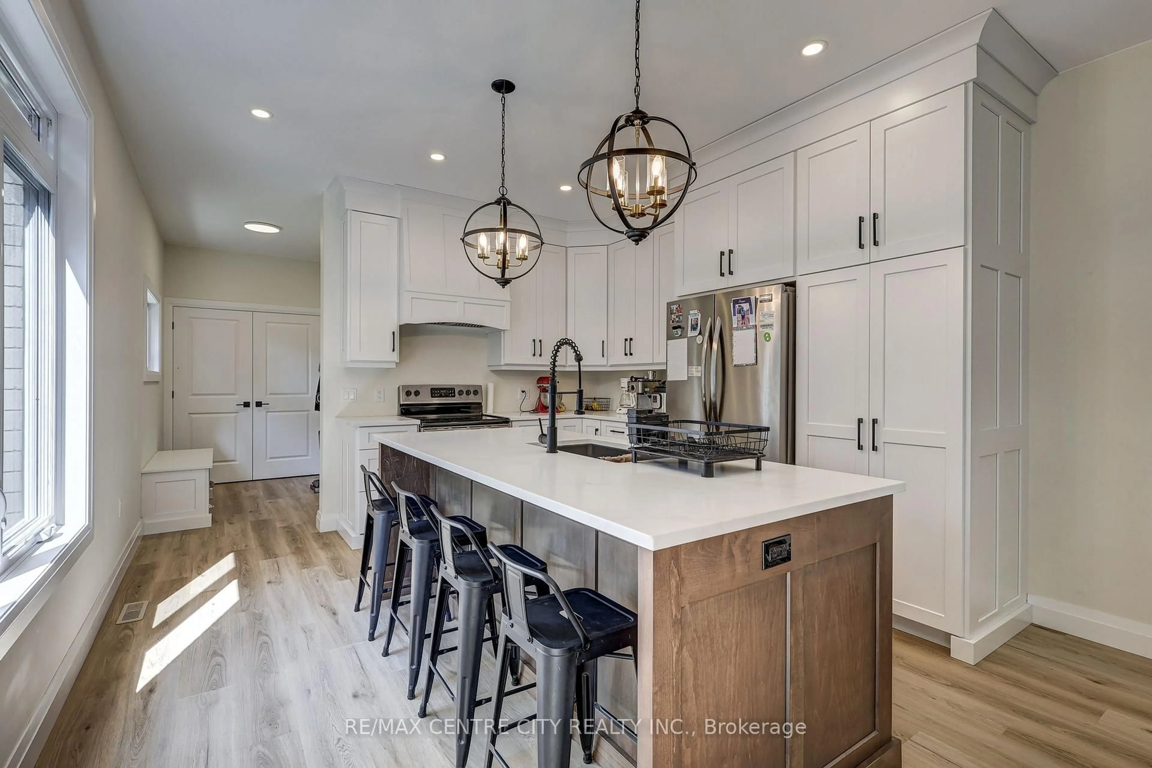 Open concept kitchen, unknown for 9 Delevan Cres, Tillsonburg Ontario N4G 3M6