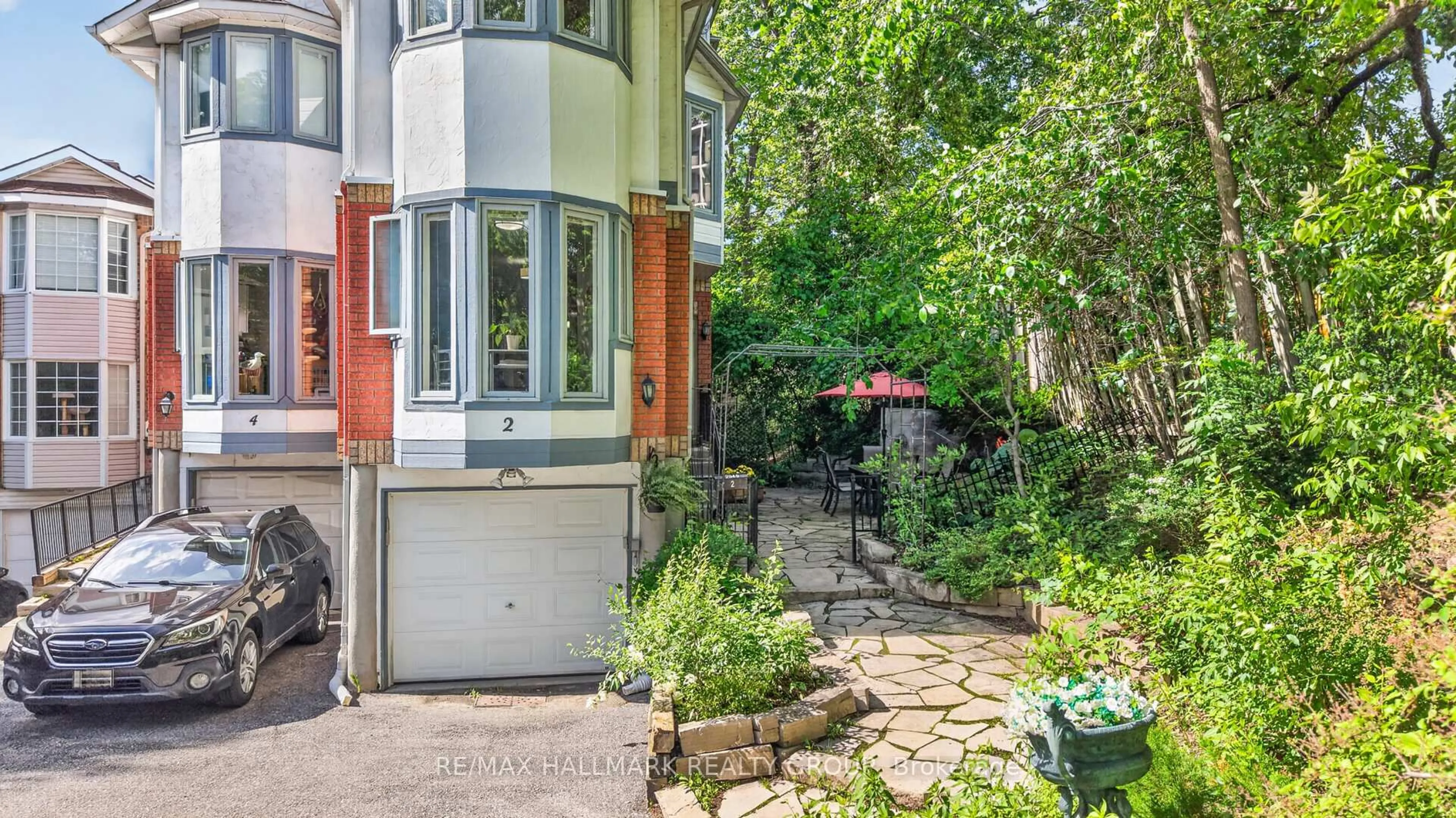 Patio, street for 2949 Richmond Rd #2, Ottawa Ontario K2B 6S6