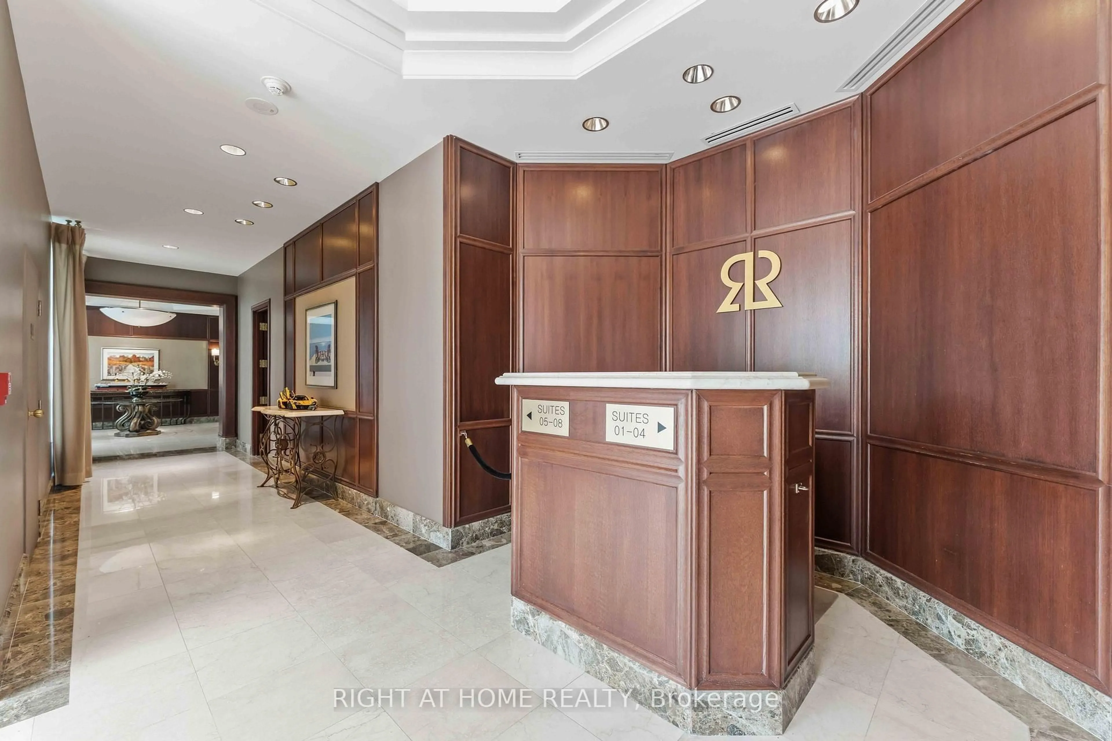 Indoor foyer for 3580 Rivergate Way #1208, Ottawa Ontario K1V 1V5