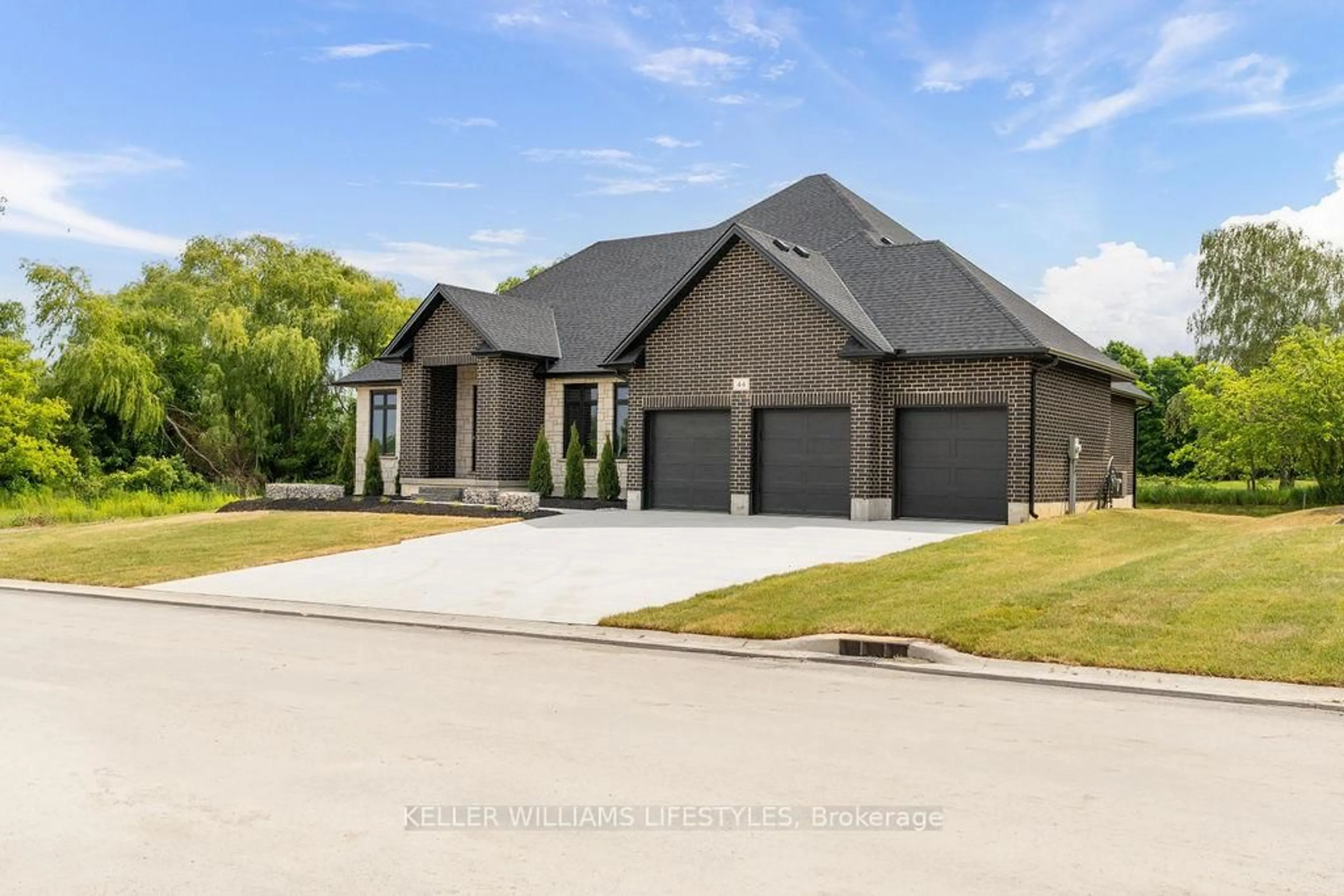 Home with brick exterior material, street for 28 MANNING Crt, Lambton Shores Ontario N0M 1B0
