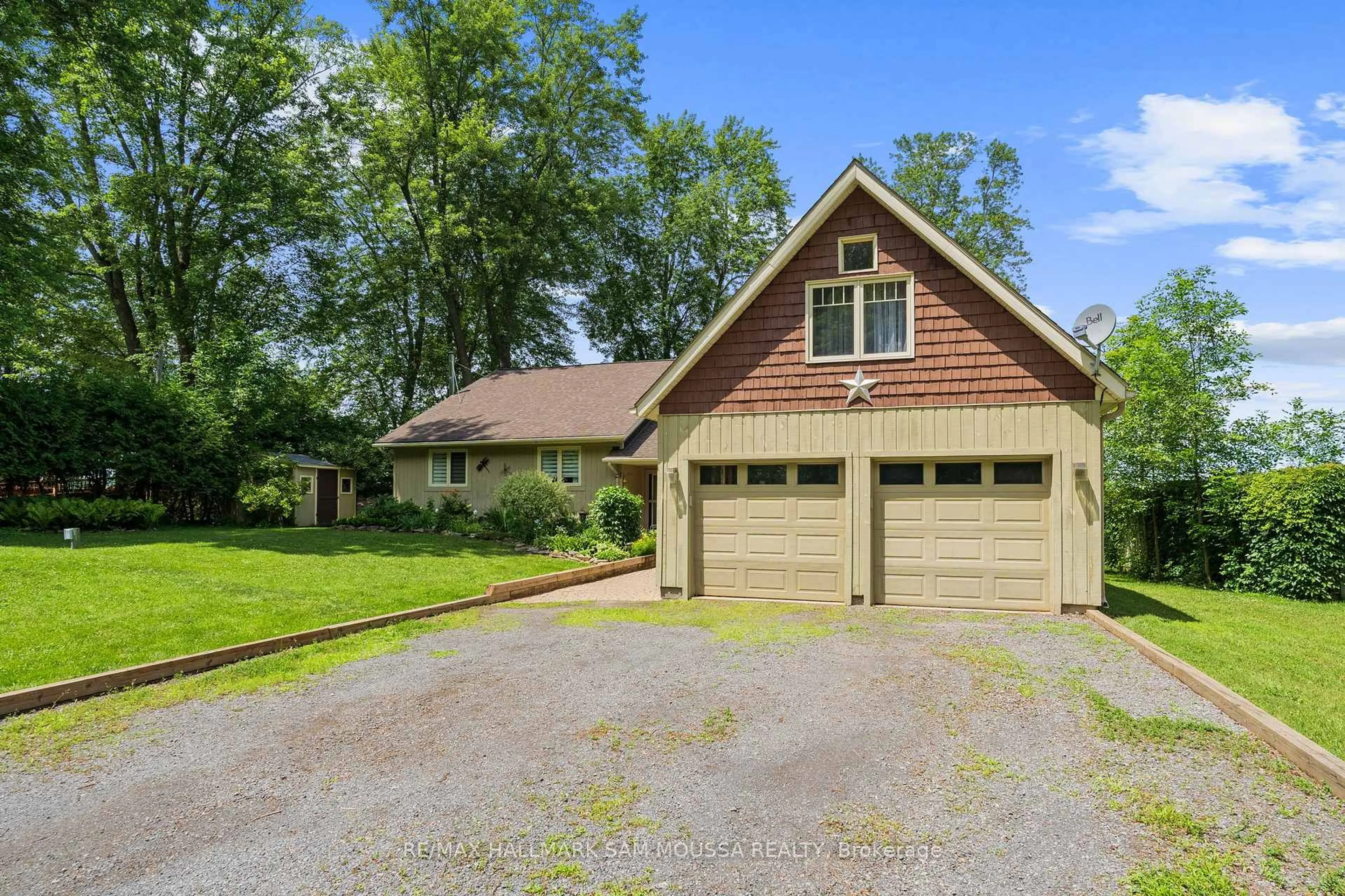 Indoor garage for 4350 Armitage Ave, Ottawa Ontario K0A 1T0