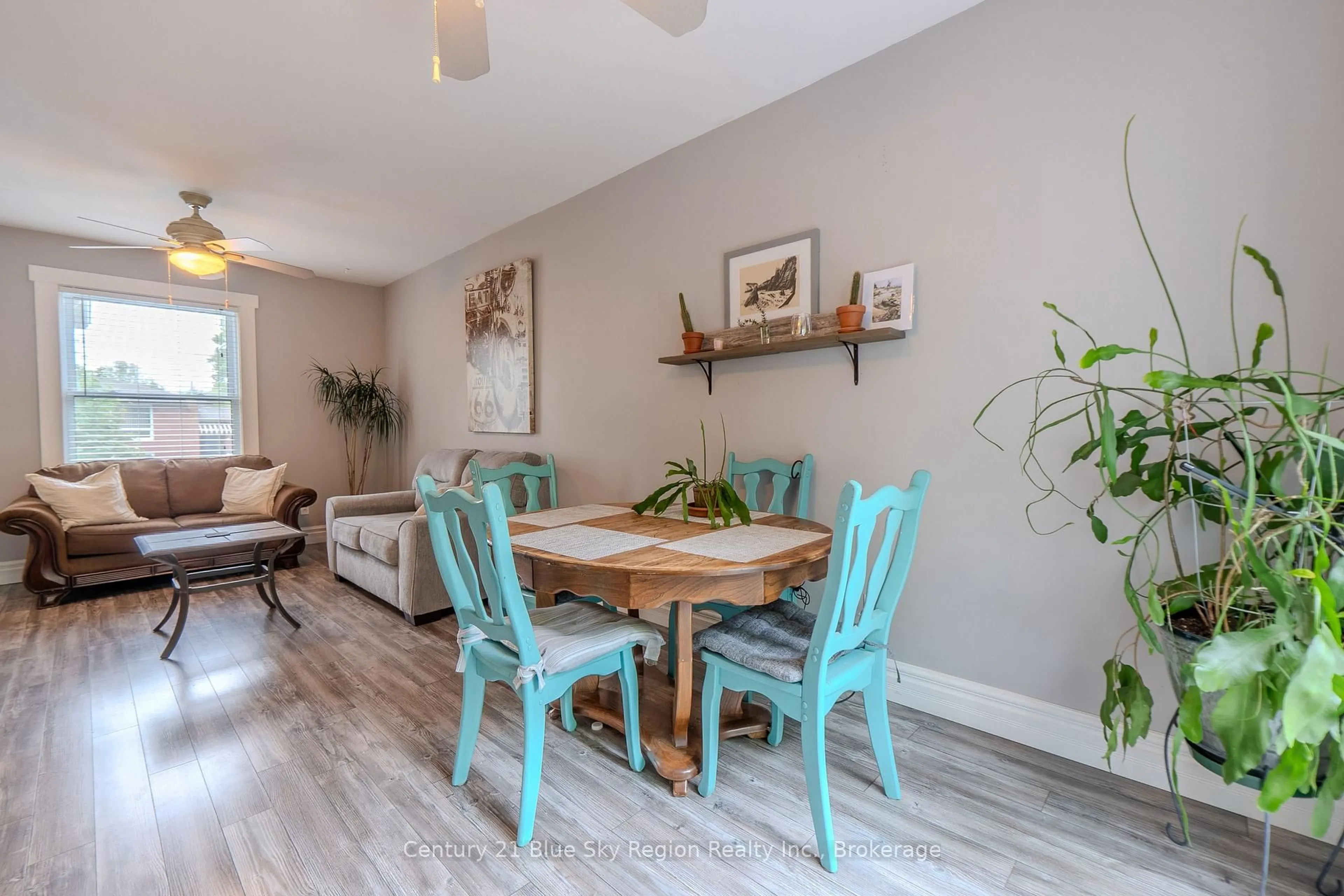 Dining room, wood/laminate floor for 577 O'Brien St, North Bay Ontario P1B 5W5