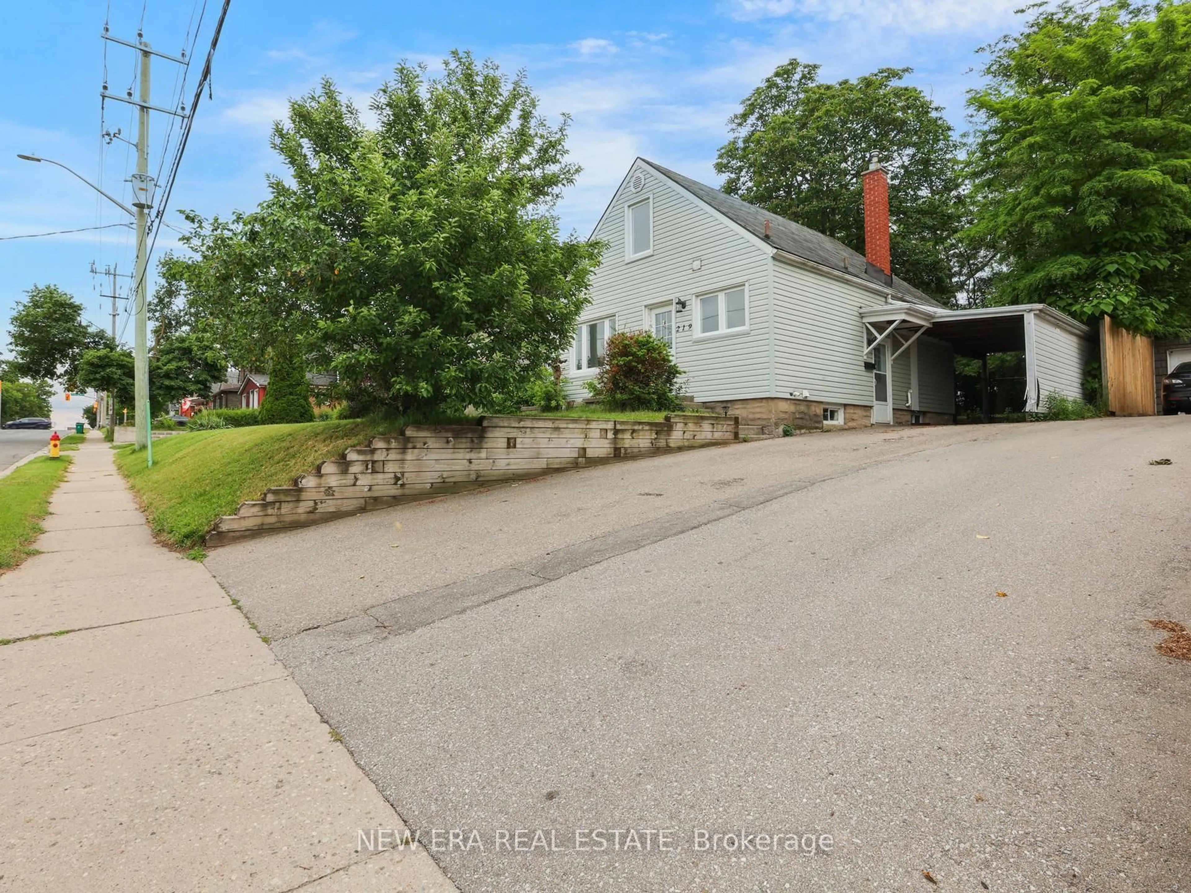 A pic from outside/outdoor area/front of a property/back of a property/a pic from drone, street for 219 Lancaster St, Kitchener Ontario N2H 4T9