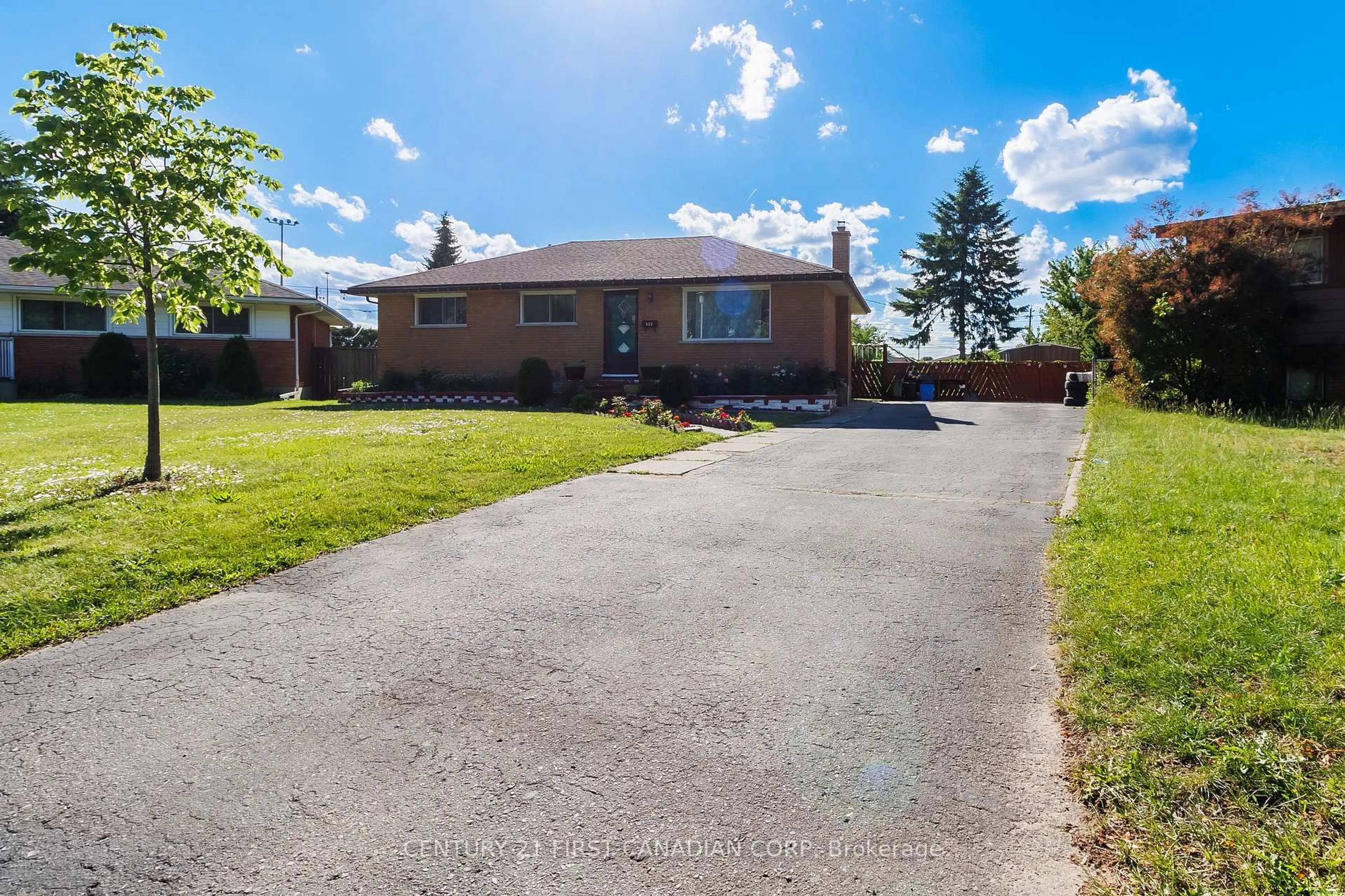 A pic from outside/outdoor area/front of a property/back of a property/a pic from drone, street for 117 Goldwick Cres, London East Ontario N5V 2K9