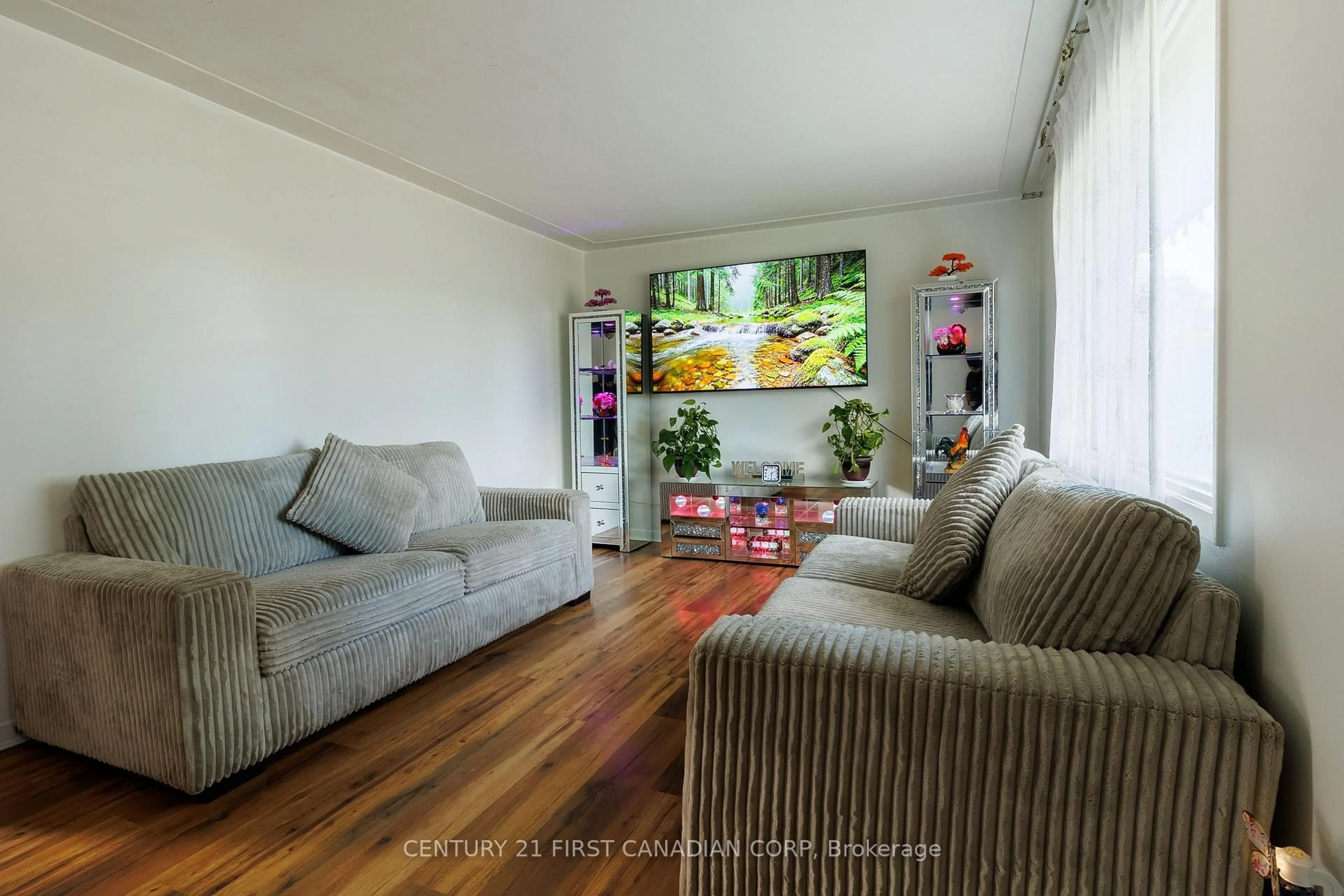 Living room with furniture, wood/laminate floor for 117 Goldwick Cres, London East Ontario N5V 2K9