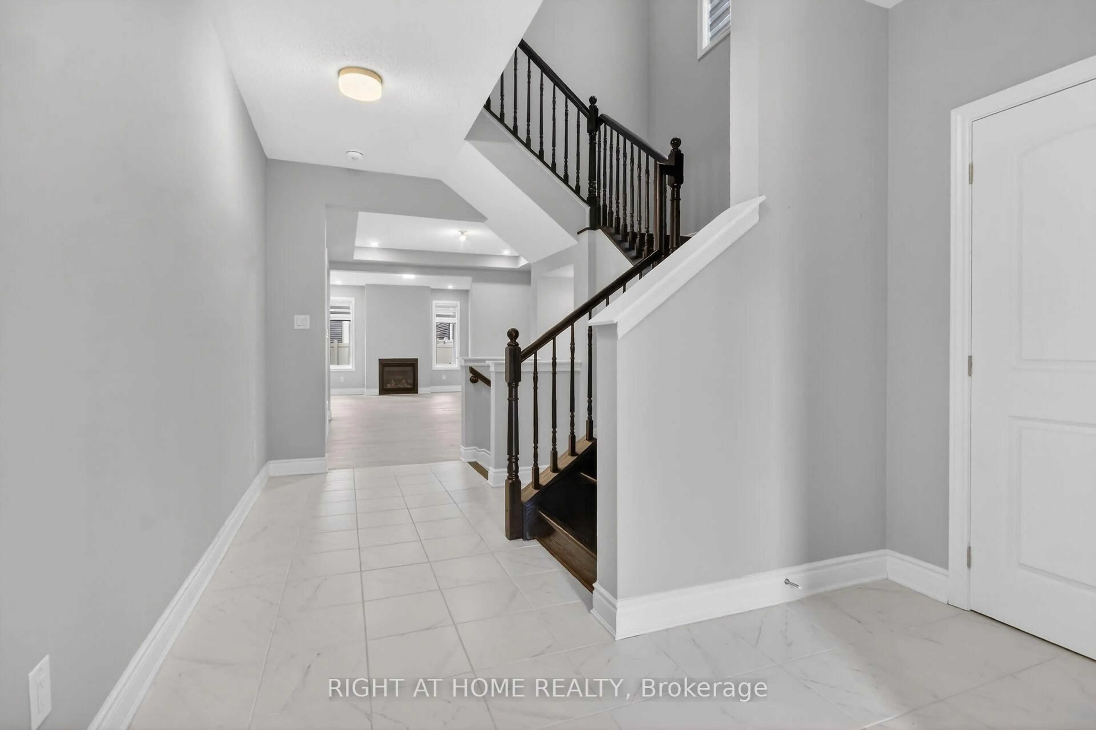 Indoor entryway for 316 Crossway Terr, Ottawa Ontario K2S 3A8