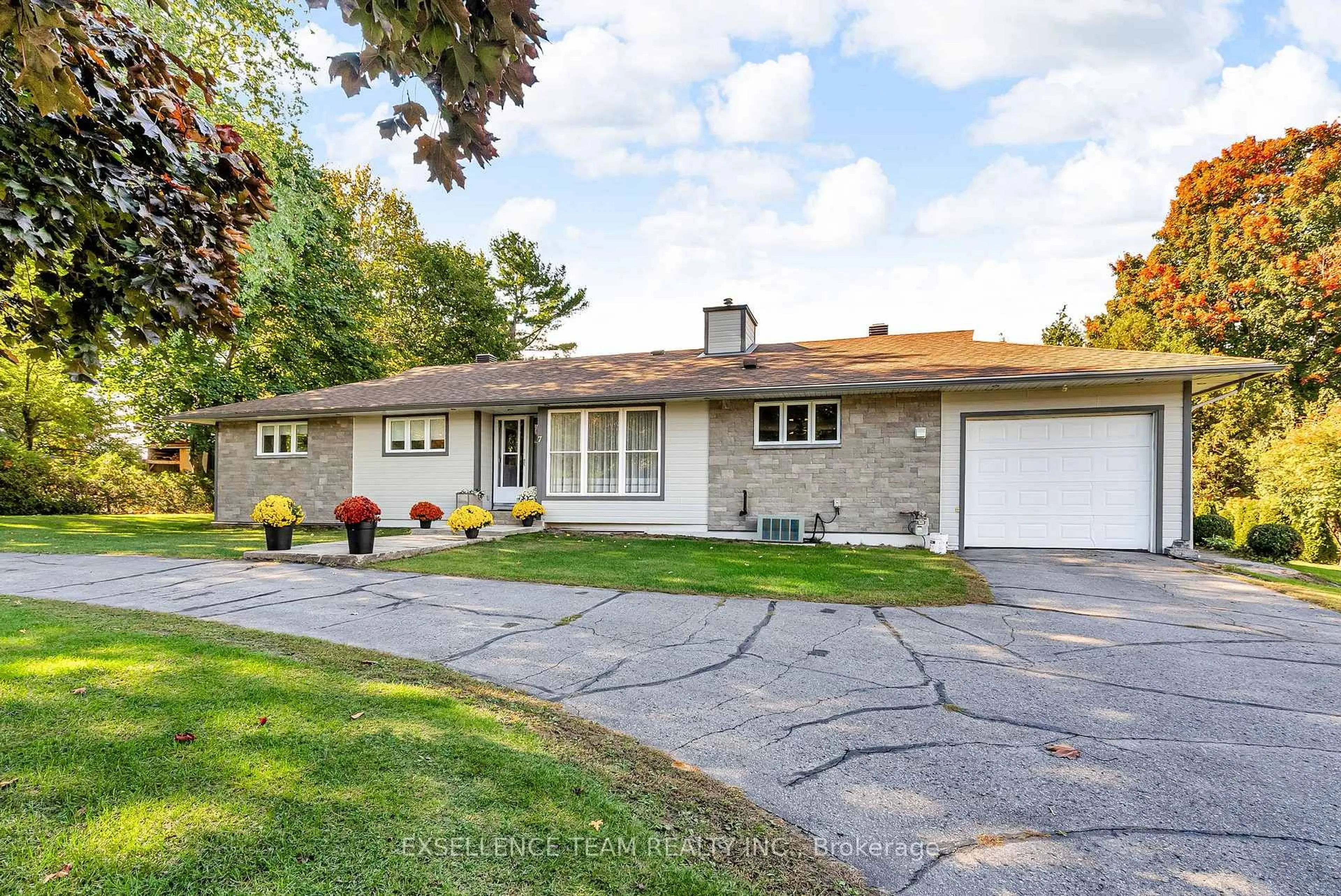 Unknown for 7 Hillview Circ, Champlain Ontario K0B 1R0