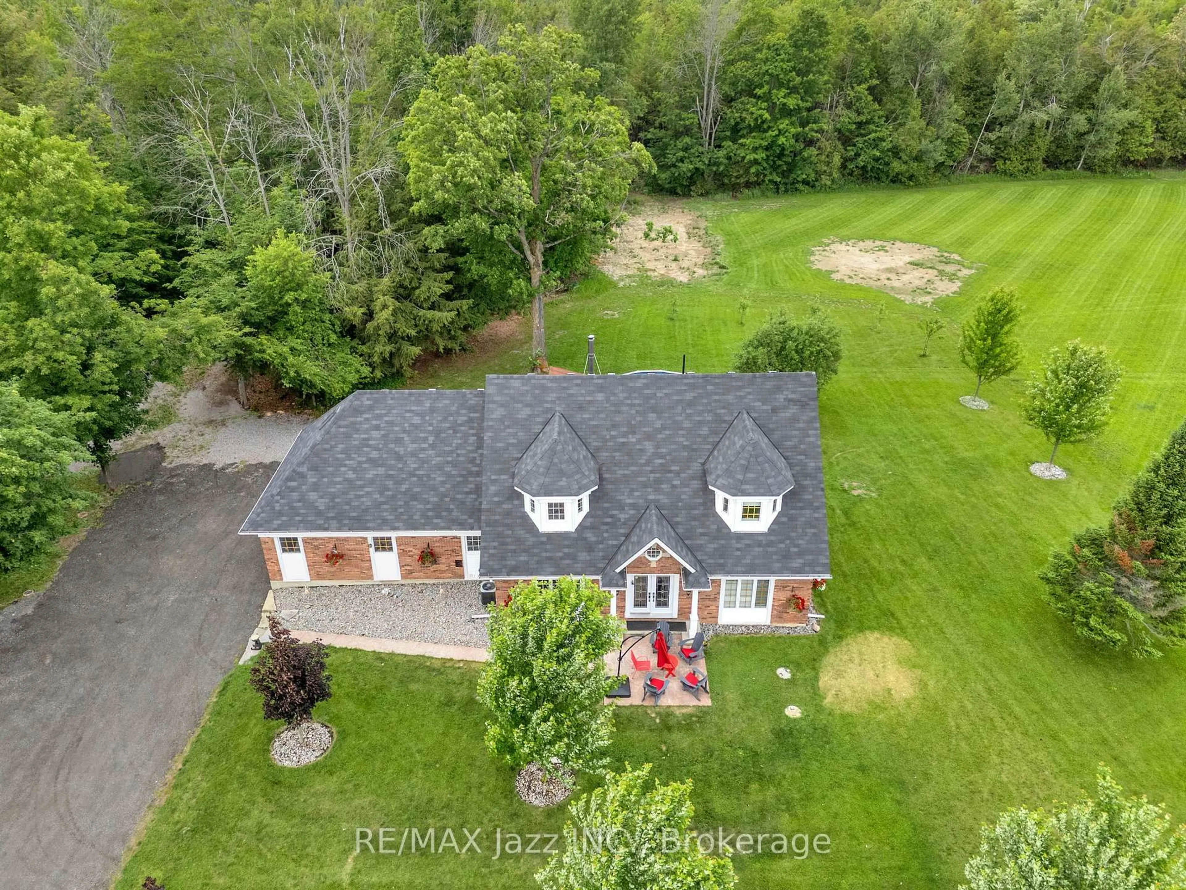 A pic from outside/outdoor area/front of a property/back of a property/a pic from drone, unknown for 1674 Hooton Dr, Cavan Monaghan Ontario L0A 1C0