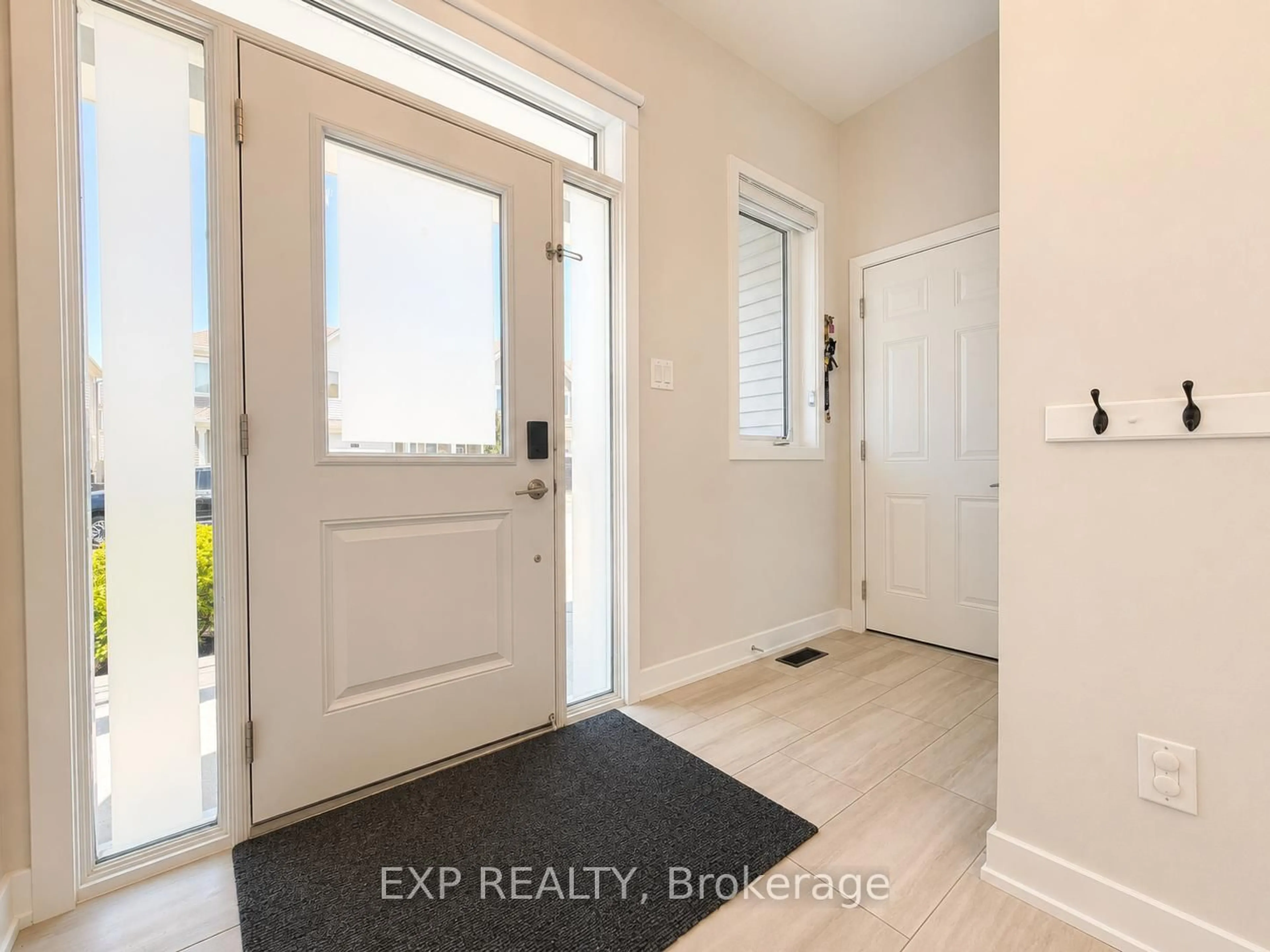 Indoor entryway for 647 Crevier Walk, Ottawa Ontario K1W 0M7