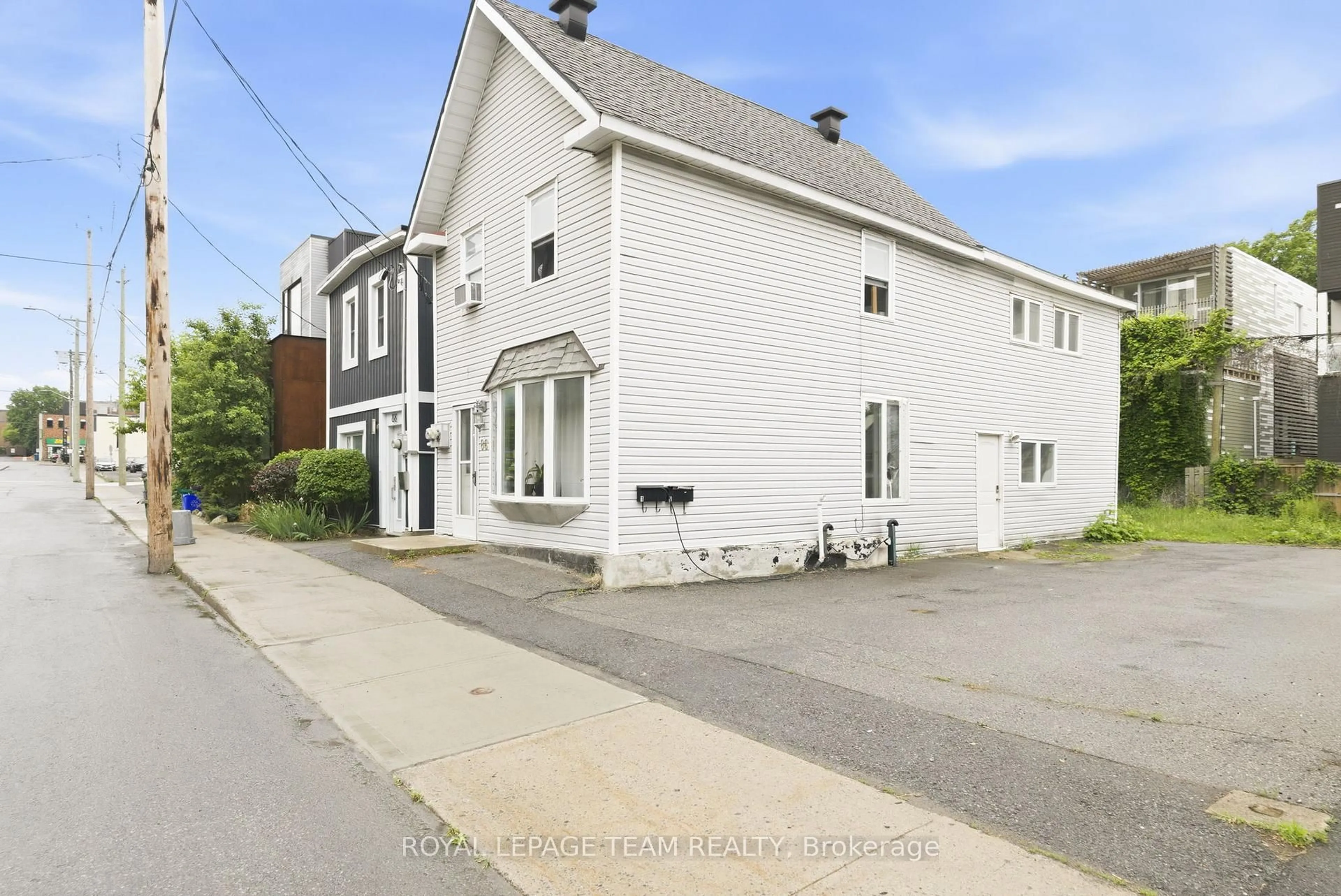 A pic from outside/outdoor area/front of a property/back of a property/a pic from drone, street for 86 Merton St, Ottawa Ontario K1Y 1V7