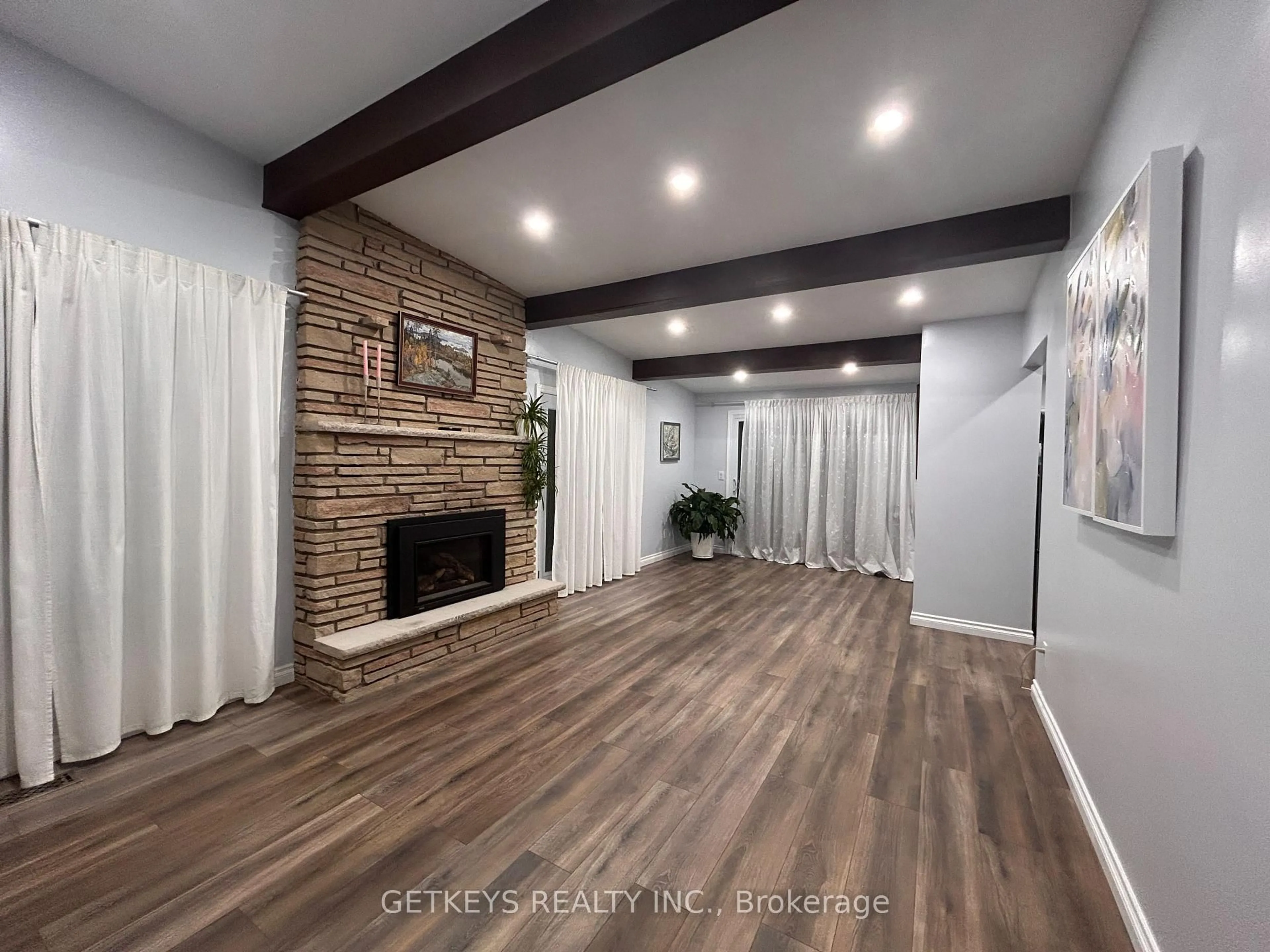 Indoor entryway for 49 King George Cres, Quinte West Ontario K0K 1E0