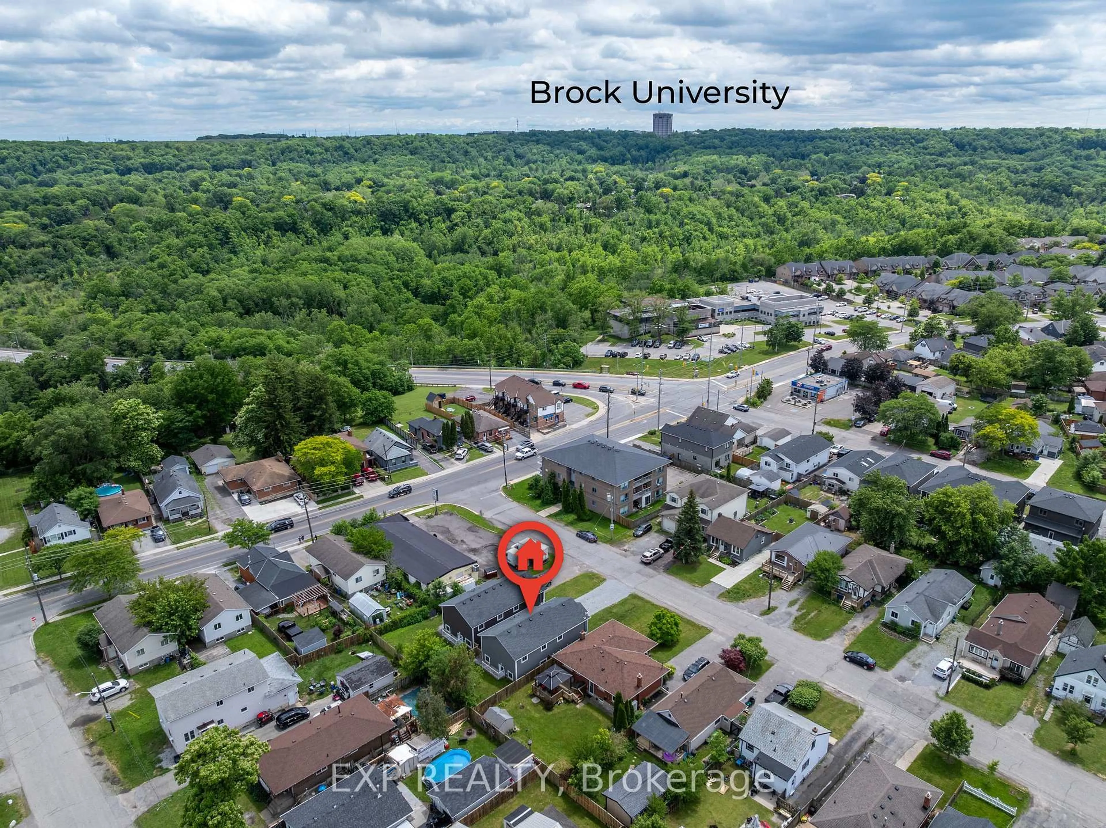 A pic from outside/outdoor area/front of a property/back of a property/a pic from drone, street for 4 Kirk St, St. Catharines Ontario L2S 1B7